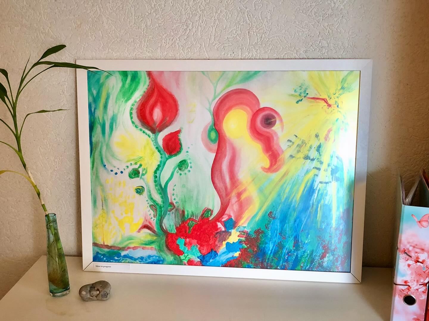 Bis heute immer noch mein persönliches Lieblingsbild: Eden in progress. Versuchen wir nicht irgendwie täglich, unser persönliches Paradies zu kreieren? Mal scheint es besser zu gelingen, mal weniger. Aber wir sollten dran bleiben… 😉
Das Paradies ist kein Ort, sondern ein Zustand! 💫
🩷❤️🧡💛👧🏻👩🏻🎨💚🩵💙💜
„Eden in progress“, 75 x 56 cm, Fingerfarben auf Vliestapete
#luftfarben #nachwuchskünstler #artwork #colorfulart #fingerfarben #wirmalenunsdieweltwiesieunsgefällt #buntistmeinelieblingsfarbe #toddlerpainting #toddlerart #ilovecolors #fantasie #seelenbilder #soulpainting #instaart #rainbowcolors #fingerpaints #artthatmakesyoufeelgood #artthatmakesyouhappy #artes #spiritualartwork #spiritualart #colorfulartwork #edeninprogress #paradiseisastateofmind #paradiseisastateofconsciousness #paradiseisnotaplace #createyourownparadise #dontgiveup #alleswirdgut❤️ #eden