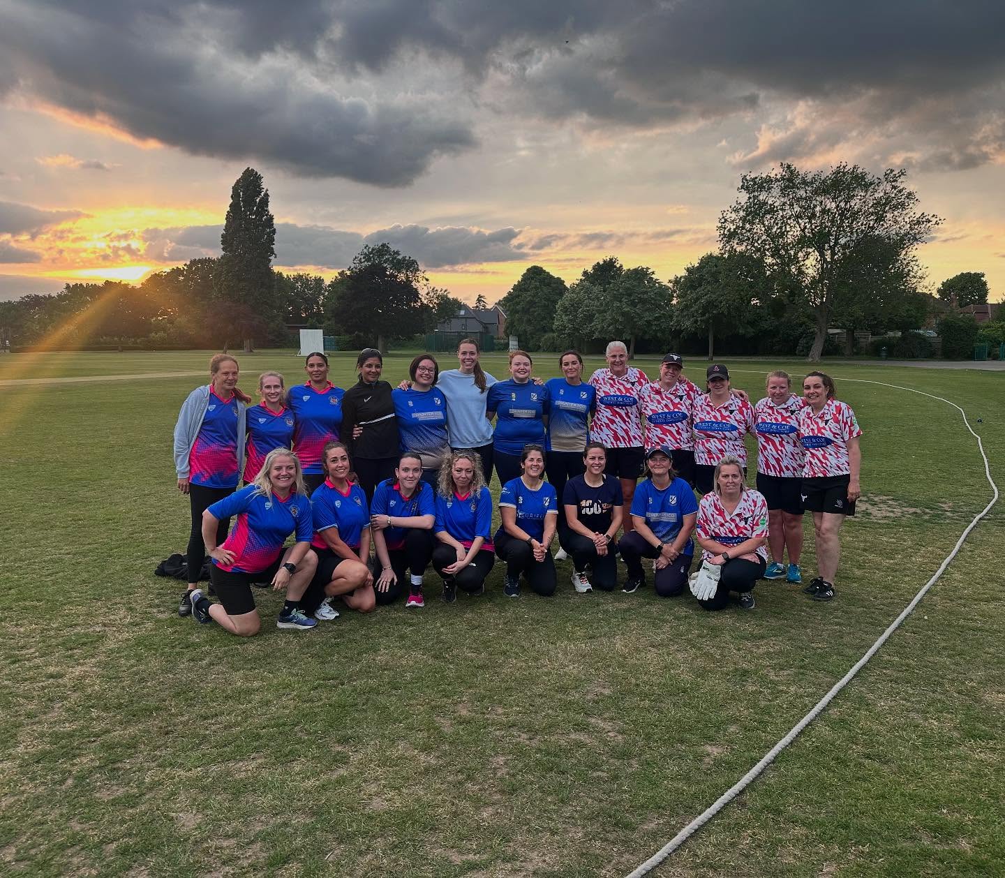 Thank you @hornchurchcc & @upminstercc for joining our ladies team for the first games of the Essex Softball Series. There was some great skill and camaraderie on display and for a few of the players, it was their first cricket match ever! A great night was had by all and we look forward to the next event soon!
Any ladies who fancy a piece of the action, training is on Saturdays at 10:30am! All are welcome! See the earlier post for more details ⬇️ or drop us a message for more info ℹ️
#womenscricket #essexcricket #womenscricketessex #essexcricketcommunity