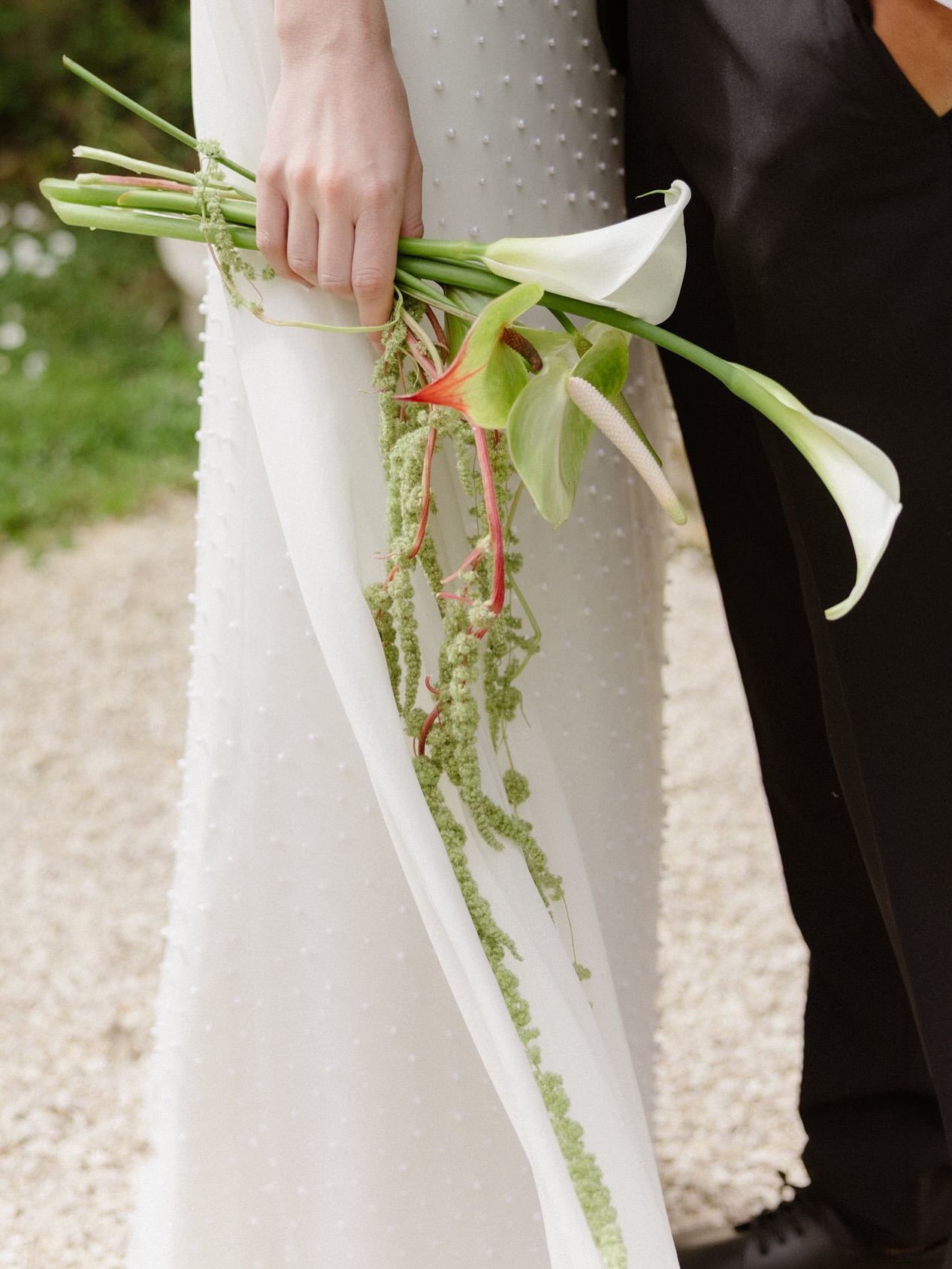 When your bridal bouquet is the truest reflection of your soul and essence...🤍
With this fabulous crew
Planner @sun_day_wedding
Venue @emmene_moi_au_chateau
Photographer @linabernard_photographe
Videographer @margauxvouters
Content Creator @sparkly.contentcreator
Decoration @cocotteetcoquette
Floral design @nebuleusefleurie
MUAH @sarah_fekir
Stationery @zepartybox
Dress @celinemenard.fr
Suit @unjouruncostume
Rings @bijouterie_mohedano
Earrings & Hair Pins @sarah_fekir
Furniture rental @options_toulouse
Lovers @colinederen @guinnsoo
#weddinginfrance #frenchwedding #bridetobe #weddingcastle #weddingbordeaux #frenchweddingstyle #weddingbouquet #bridalbouquet #weddingflowers