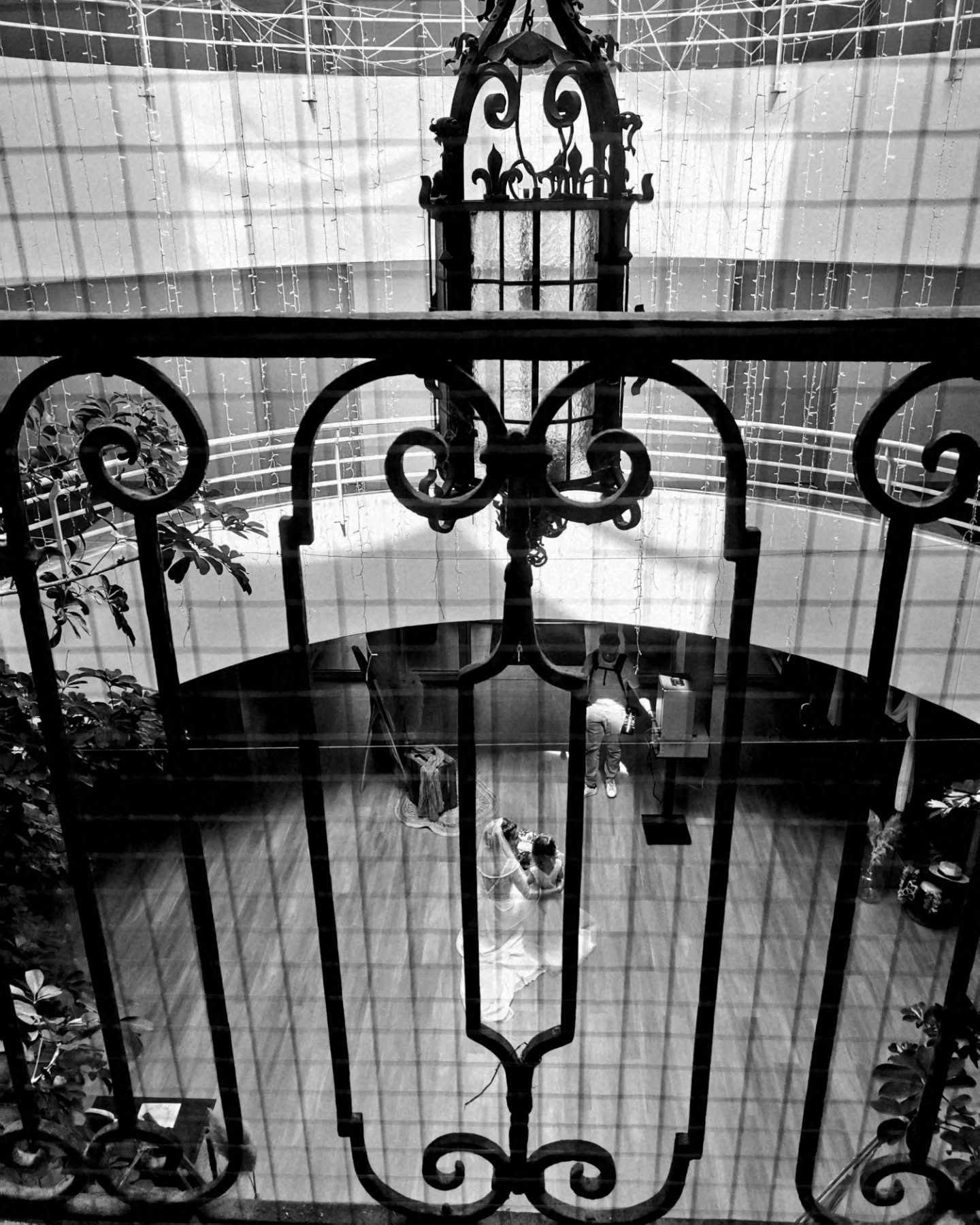 CHÂTEAU
Plusieurs saisons sans passer par ici... Et voilà que je mis retourve deux fois en à peine 1 mois !
J'ai adoré les travaux effectués pour cette nouvelle salle de préparation beauté.
Miroirs, lavabo, lumière et prises, c'est parfait.