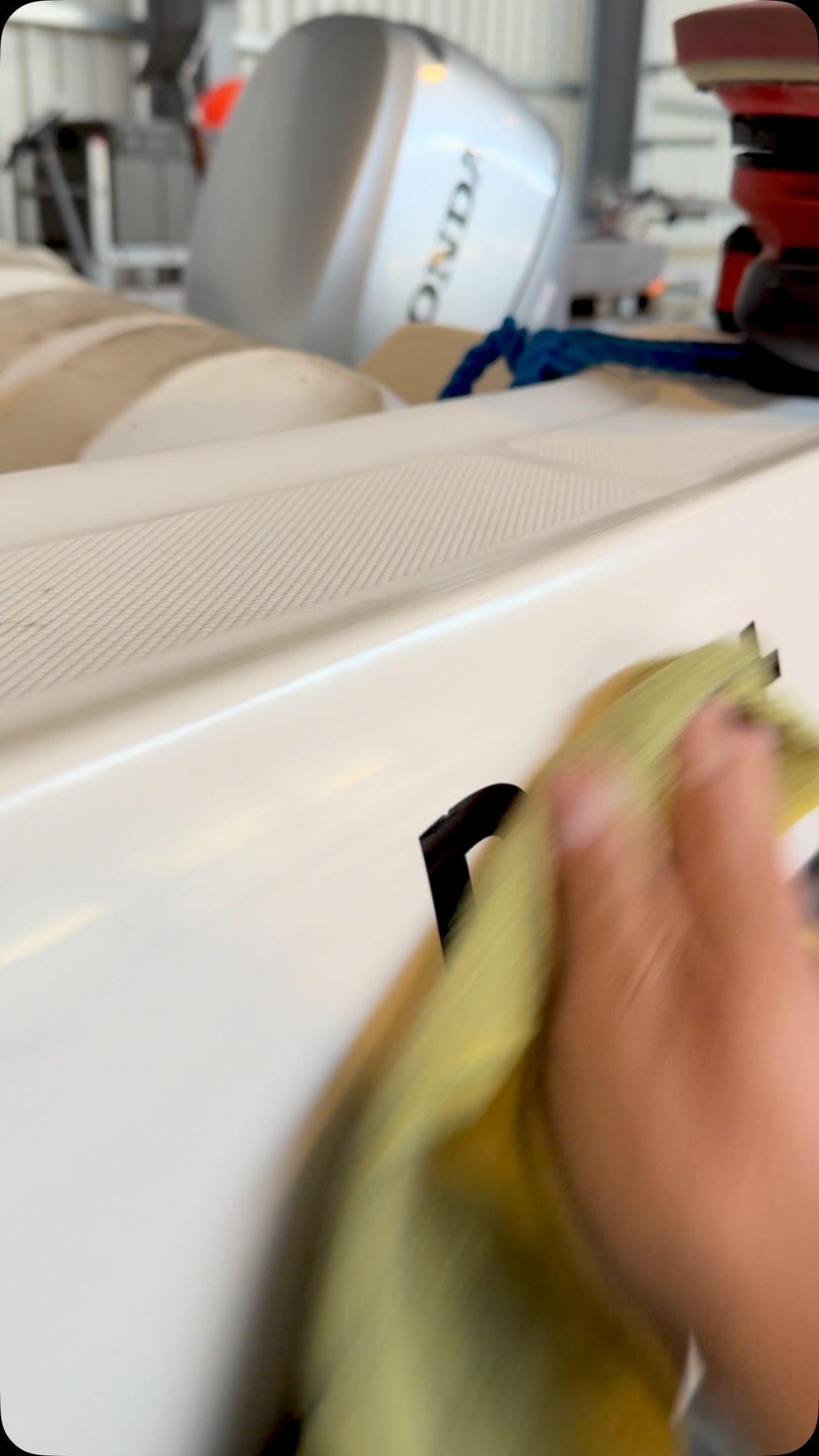 Ein #Sommerwochenende steht bevor.
Schnell noch das #Boot polieren.
Komm‘ gut ins Wochenende.
#yachtservice #yachtservicepeenemünde #peenemünde #ostsee #sommer #polieren #usedom #inselusedom