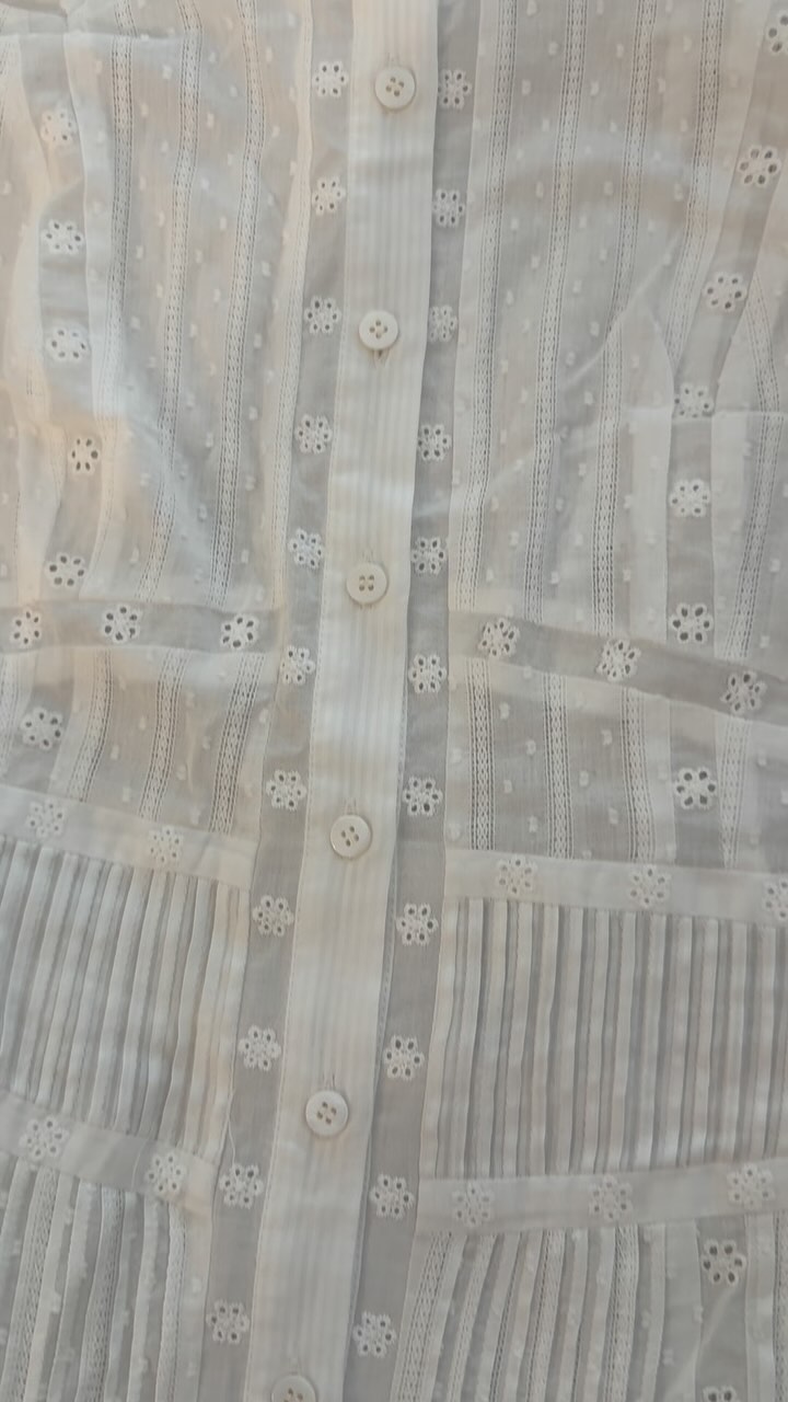 All in the details 🤍 launching tomorrow!!
#printdesign #fashion #designer #instareels #fewmoda #readytowear #italiansummer