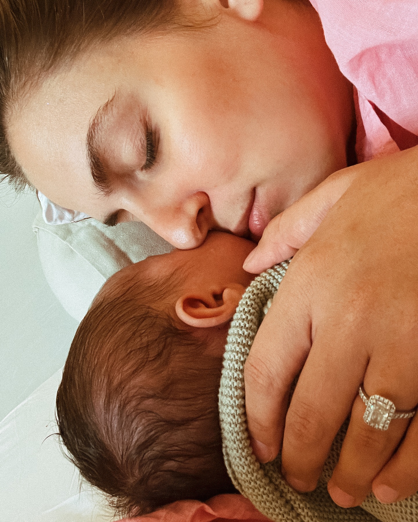 4 weeks later, but the same way. Chest to chest, nose to nose, inhaling and exhaling together, in the middle of our room, in our bubble. Far from the outside noises, far from rushing, far from the to do’s. Just you and me. My baby Love, my peace. At this moment, as the sun is setting and warming up our room with it’s last rays, I’m wondering. How could I ever live life without you. How did I ever exist with you not being here. How could I ever doubt if I’m capable of giving more love, to more children. Everything makes sense, everything is complete, everything falls into place, everything is peaceful. Because of you, my angel girl. 4 weeks of you, 4 weeks of us… ❤️