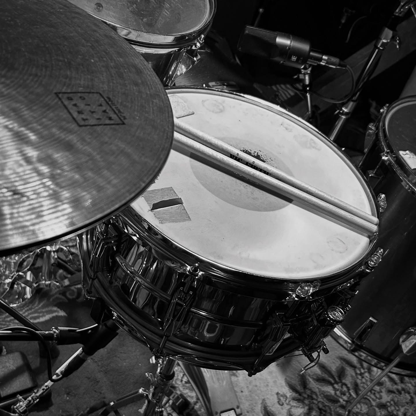 Supra + Istanbul Agop Traditionals 👌👌
#drumsdrumsdrums #vf15 #drummer #drummergram #remodrumheads #ludwig #ludwigdrums @ludwigdrumshq @istanbulagop #sessiondrummer #londonmusician #londonmusic #drummerinlondon #drum #drums #drumkit #drumset #instadrums #soundsfrommyattic #drumminglife #remoterecording #remotedrumtracks #remotedrumrecording