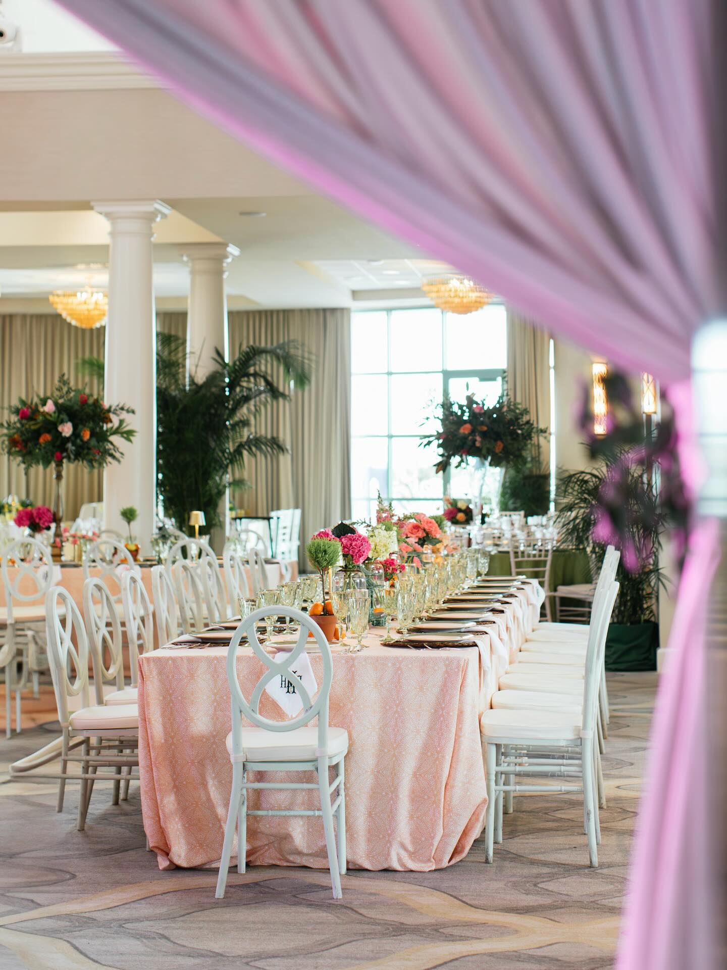 Southern Charm at Its Finest – A Luxe Brunch Wedding Affair🥂
Let’s take a peek behind the curtain into this elegant afternoon celebration highlighting the perfect blend of timeless Southern tradition and modern sophistication!
Guests were greeted with curated cocktails, flowing mimosas, and the lively sounds of New Orleans-style jazz, all within a ballroom transformed to evoke the charm of a classic Southern front porch—complete with potted palms and blooming magnolias.
The reception unfolded with decadent place settings and a lavish brunch spread featuring beloved Southern favorites like grits and eggs benedict. A heartfelt touch to the groom’s family—bottles of McIlhenny hot sauce at every table—added a spicy signature to the day’s refined warmth and hospitality.
The Wedding Team✨
Planning & Design @planrevelry
Ceremony Site All Saints Episcopal Church
Venue River Crest Country Club
Photography @mattandjulieweddings
Films @summerfilms
Band @thegroovelinedallas
Floral @twefloral
Brides Cake @cremedelacremecakecompany
Plants @plantkeeperinc
Stationery @carlycreativeco
Dance Floor & Seating Chart @centerstage_floors
Rentals @grandeventstx
Rentals @partydallasrentals
Rentals @percheventdecor
Linens @bbjlatavola
Makeup @ashley_mcnabb_artistry
Brides Makeup @adinamakeupdfw
Hair @luxmachine
Bridal Gown @neimanmarcusbridal
#wedding #southernwedding #texaswedding #southernhospitality #fortworthwedding #dfwweddings #weddingplanning #luxurywedding #weddingplanner #texasweddingplanner #fortworthweddingplanner #dallasweddingplanner