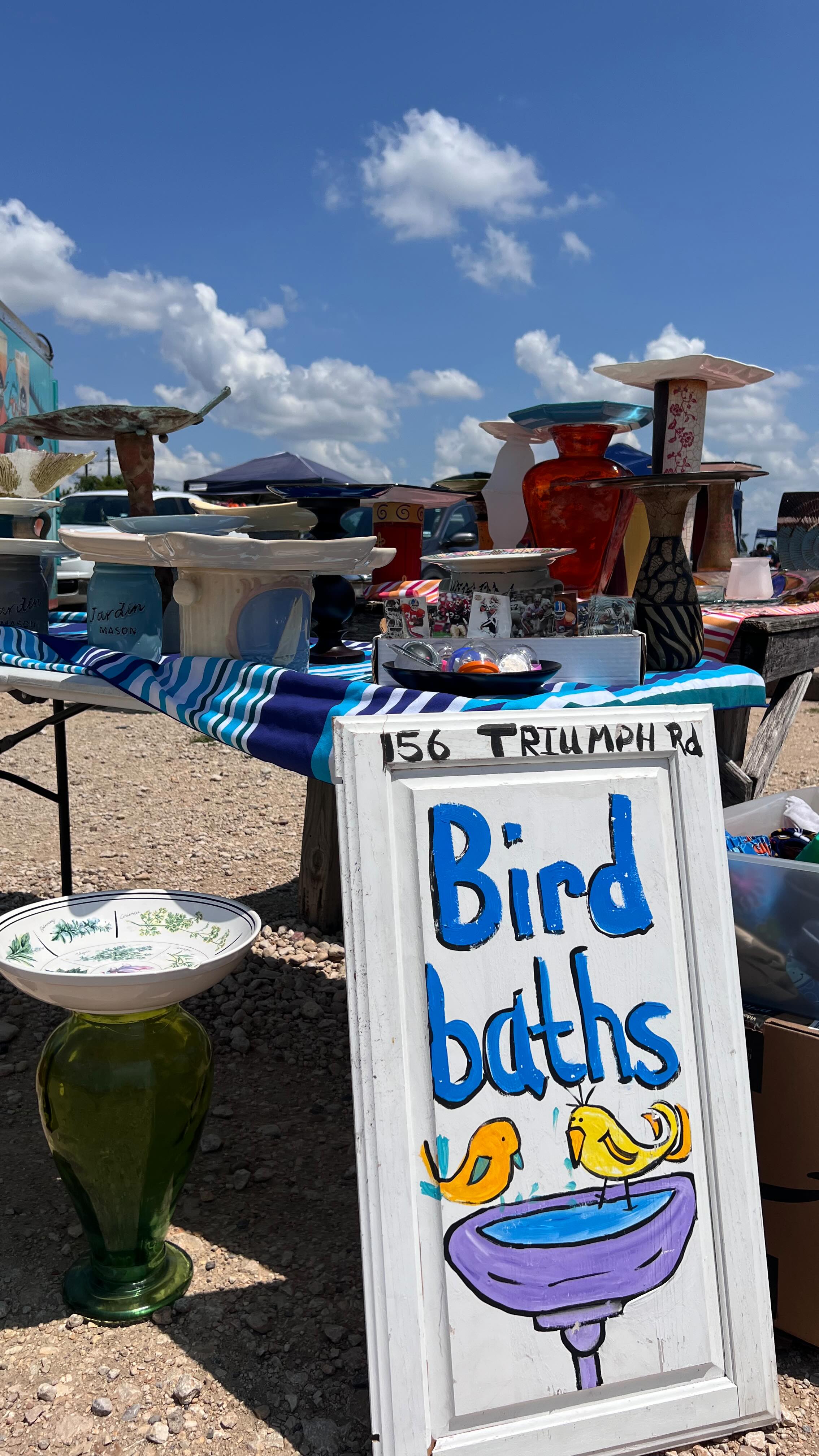 We love seeing sellers like this come out and give the Kyle Flea Market a try! Handmade bird baths crafted from upcycled glassware. ADORABLE. 🐦⬛🫧 If you’re a local artisan, consider a weekend at the Kyle Flea Market as your next vending foray! #localmakers #artisanmarket #handmade