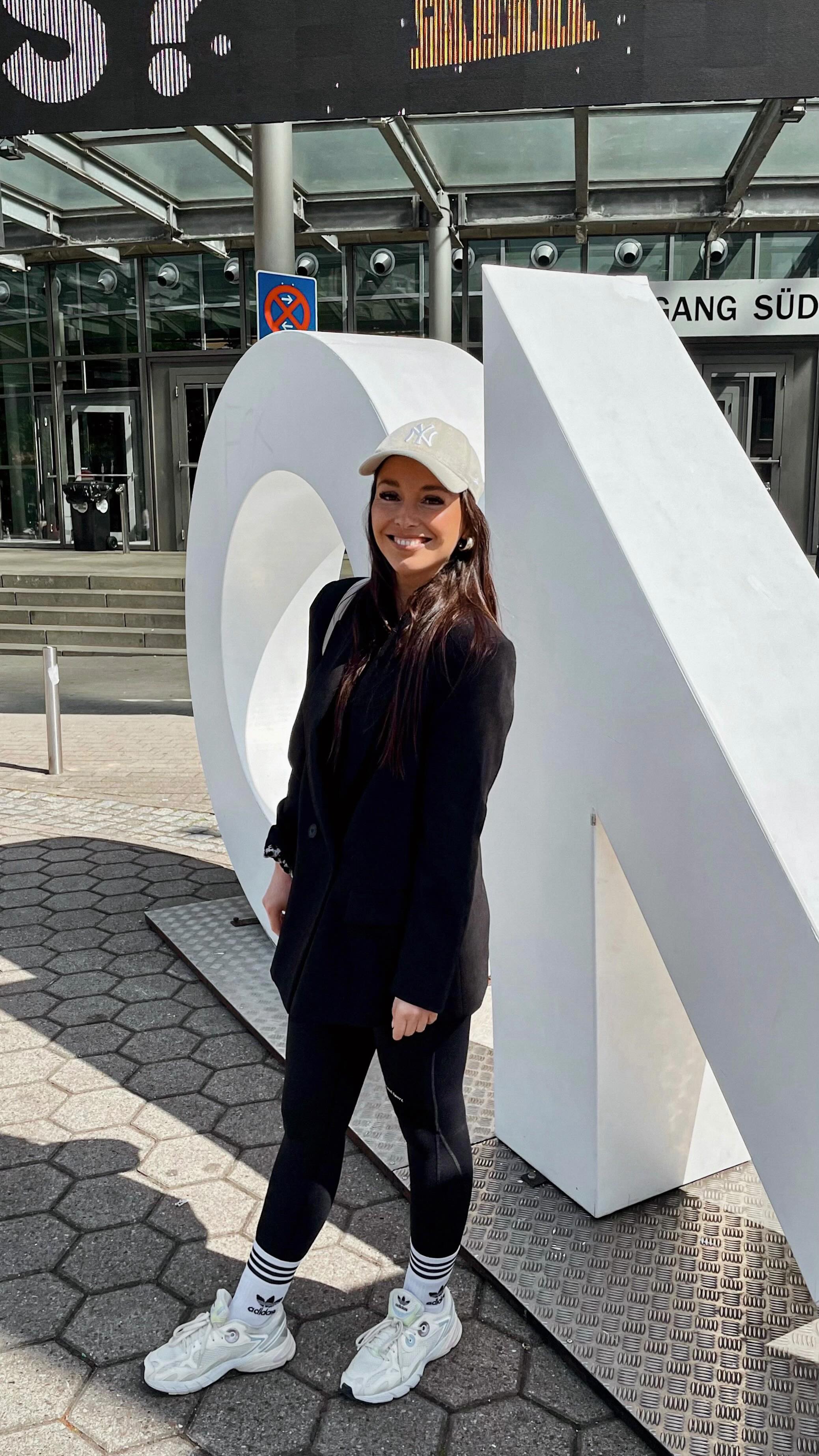 Might be late to the party, but: #holyfuckingairball ⚽️💥🤙🥳
What topic or skill are you most often underestimated on? ✍🏼
#sports #sportspassion #football #womeninsports #womeninfootball #host #sportspresenter