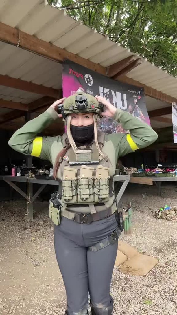 Loadout for @thesisterhooduk_ X @ukaladies_ Girls Weekend Away at @warzonegamesuk
Partners 🖤
•
BELT & KYDEX: @deadly_customs
Use code ‘femmefatale’ for 10% off 🥵
www.deadlycustoms.co.uk
•
#airsoft #airsofting #airsoftplayer #airsoftcommunity #airsoftuk #airsoft_community #airsoftmilsim #airsoftaddict #airsoftdaily #airsoftplayers #airsoftglobal #airsoftaction #ukairsoft #airsoftukcommunity #airsoftgirl #femmefataleairsoft