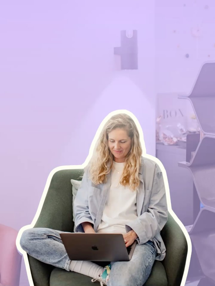 Während deine Konkurrenz längst angefangen hat mit ihren Erfolgen auf die Kacke zu Hauen, zerbrichst du dir noch den Kopf, mit welchen Argumenten du um die Ecke kommen sollst, dass du doch eigentlich die beste Wahl bist.
Du brauchst nicht noch ‘ne Ausbildung. Noch ein Zertifikat, noch mehr Erfahrung, damit du endlich die Beweise für deinen Wert auf den Tisch legen kannst.
💥Du brauchst den fühlbaren Beweis, was du bewirkst.
Denn das Ding ist:
Dein Gold liegt nicht irgendwo in Gedankenkreiseln und Überlegungen –
es liegt in den ehrlichen Worten deiner Kunden.🔑
Wahrscheinlich In dieser einen versunkenen Sprachnachricht.
In dieser einen gelöschten Mail, wo jemand schreibt:
„Ohne dich hätte ich das nie gemacht.“
💡In den letzten Monaten habe ich mit meinen Kunden so viel Gold geschürft. Es war alles schon immer da, nur manchmal ein bisschen vergraben.
Damit du dir nicht weiter deine wertvolle Zeit verschwenden musst, sondern lieber gleich mit deinen Kids Fußball spielen gehen kannst.
Leg den Fokus lieber gleich auf das, was du sichtbar machen solltest:
→ Deine Wirkung.
→ Deine Transformation.
→ Deine echte Stärke.
💬 Kommentier mit „**GOLDGRÄBER**“.
und ich schick dir meine kostenlose Golddigger-Liste direkt in die DMs.
POSITIONIERUNG
WUNSCHKUNDEN
BUSINESSAUFBAU
ONLINEBUSINESS
COACHINGFUERFRAUEN
CONTENTPLAN CONTENTSTRATEGIE
ONLINE KUNDENGEWINNUNG
BUSINESSSTARTEN
#Positionierung #Businessaufbau #onlinebusiness #mehrkunden #instahacks #mehrreichweite