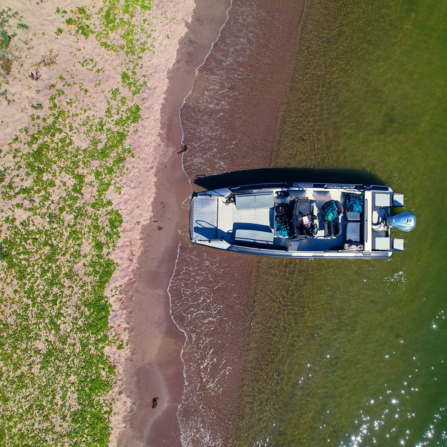 Esteetön meriseikkailu SeaSportin kanssa đ€đš
Tiesitkö, ettĂ€ saaristo on kaikkien saavutettavissa? MeidĂ€n keularampillisella alumiiniveneellĂ€ teemme veneilystĂ€ aidosti esteetöntĂ€ â kĂ€vele suoraan veneestĂ€ rantahiekalle tai rullaa pyörĂ€tuolilla kallion laelle. đ
Tarjoamme unohtumattomia hetkiĂ€ merellĂ€, ilman esteitĂ€. Saariston rauha, auringon lĂ€mpö ja meren tuoksu kuuluvat kaikille â ja nyt se on totta.
âš Haluaisitko sinĂ€ tai lĂ€heisesi mukaan retkelle? Ota yhteyttĂ€ â tehdÀÀn veneilyhaaveista totta yhdessĂ€.
Saaristo odottaa.
#SeaSport #VisitPellinge #VisitPorvoo #veneily #porvoonsaaristo #borgÄskÀrgÄrd #pellinge #pellinki #fasterworkboats #fasteraluminiumboats