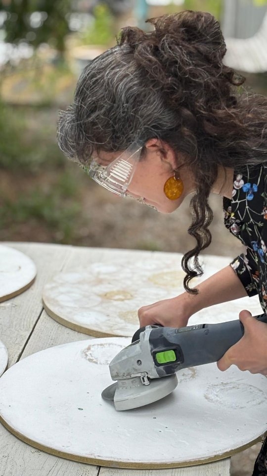 They were really pretty plates đ
Before they got stock to the kiln shelf..
#ceramiccasualties