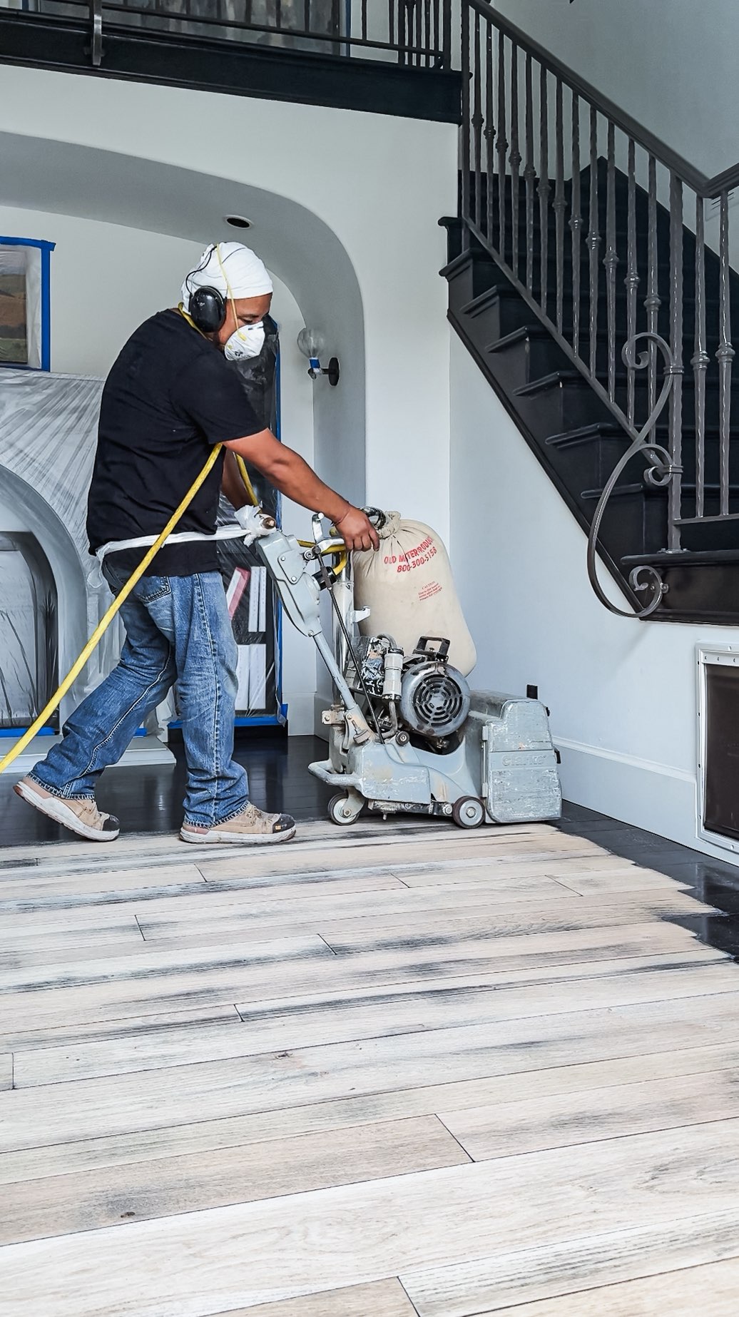 Sanding in progress 🔨✨
Refinishing these beautiful hardwood floors in Newport Coast. Stay tuned for the transformation 👀
#russflooring #flooringstore #hardwoodfloors #hardwoodfloorrefinishing #hardwoodfloorrefinish #woodfloorsanding #floorinstallation #hardwood #laminate #vinylplank #carpet #floorleveling #spcflooring #interiordesign #remodeling #homeimprovement #newportcoast #orangecounty