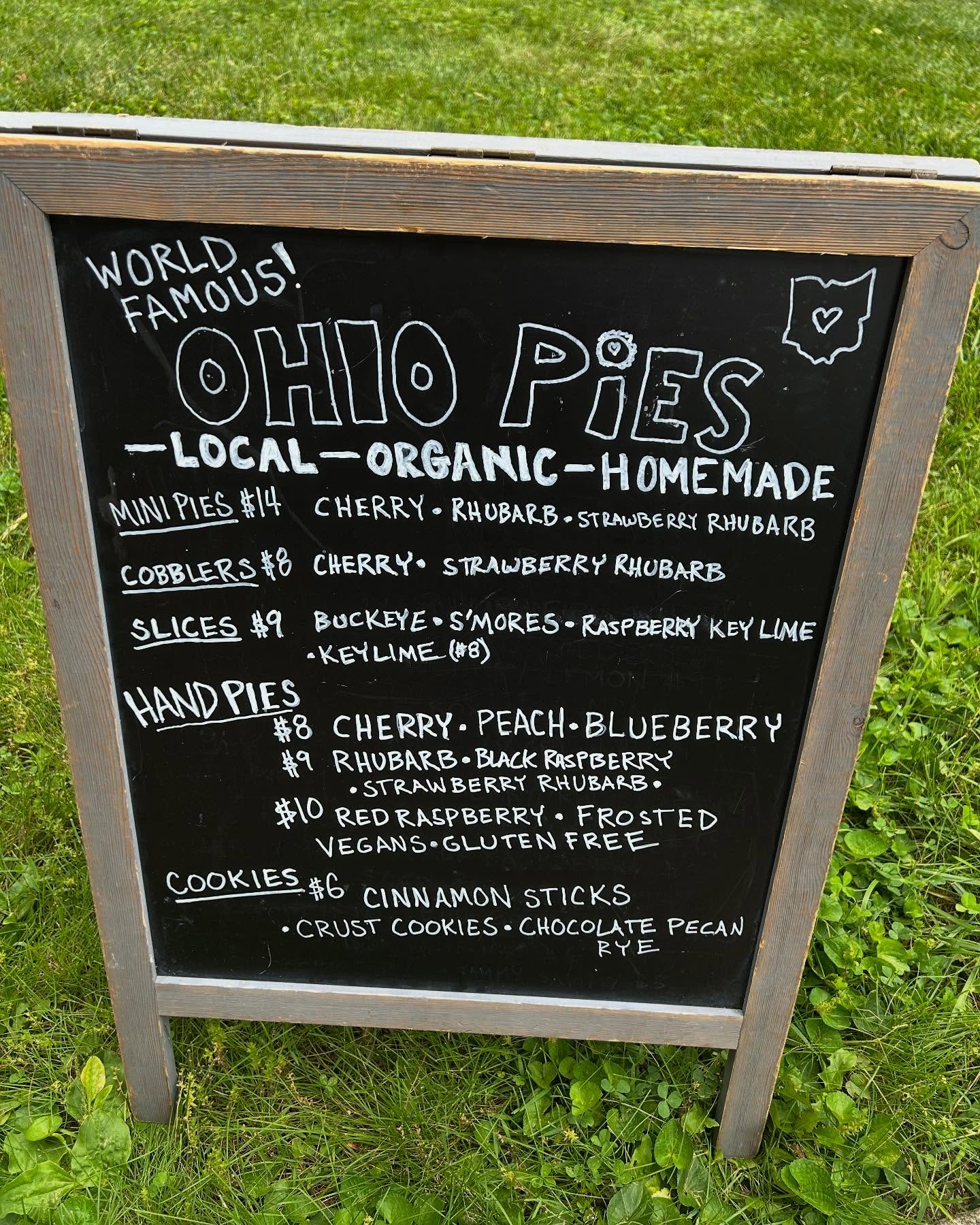 Great menu today @commongreens_bexley, with a great sign made by my brother Isaac! 😍 Isaac is visiting from Las Vegas, my brother Travis is visiting from LA, and my dad comes to every Bexley market ❤️. Which means: all the men in my family will be at the market today and I’m so excited 🥰 I hope you can be there, too!
Ps. Thank you for all the requests- keep them coming! I enjoy getting them and will try to get to all of them eventually 💕