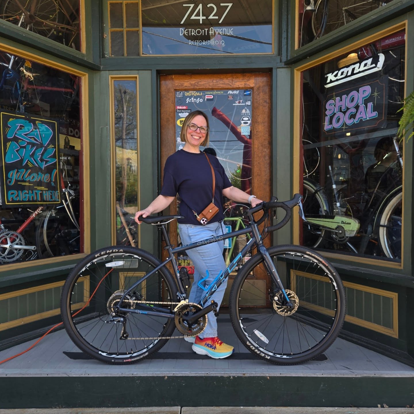 NEW BIKE DAY! Would ya just look at the PURE EXCITEMENT on these humans faces!! Treat yourself right. Git on in here and do what's best for ya!
.
.
.
#friendlylocalbikeshop #shoplocal #locallyownedandoperated #ridebikesbehappy #wegotwhatyouneed