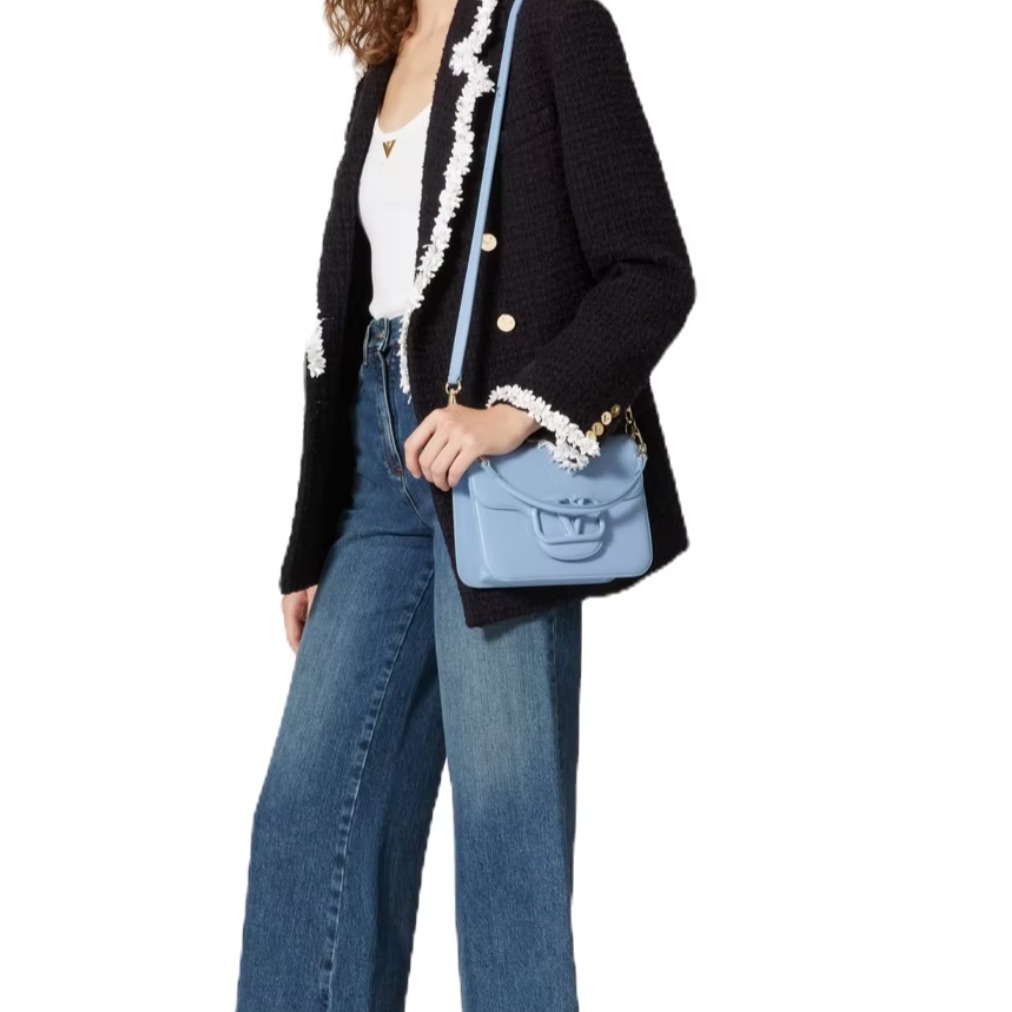 Elevate your style with the Valentino Garavani Loc Calfskin Shoulder Bag in stunning Popeline Blue.
Crafted in Italy from luxurious calfskin leather, this chic bag features platinum-finish hardware, a magnetic closure, and versatile removable and adjustable leather straps.
Perfectly sized at 22cm x 16cm x 7cm with a 53cm shoulder drop, it combines elegance with practicality.
Brand new, 100% authentic, and now available at S$3,272 (originally S$4,090) — shop confidently with Luxport and own a timeless piece today.
#valentino #luxport #luxurybag #madeinitaly🇮🇹