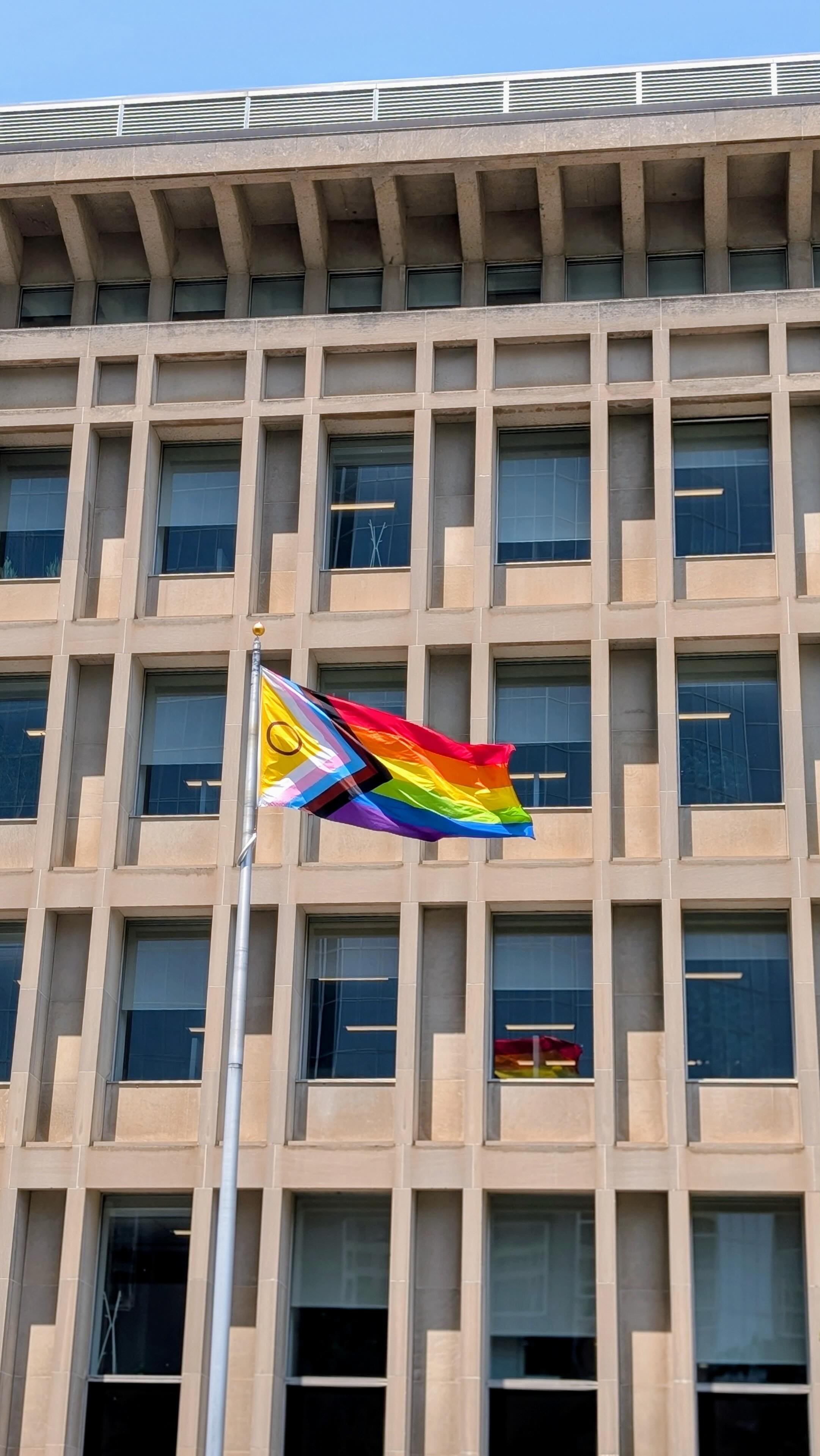 🌈Happy Pride #LdnOnt!
Whether you identify as part of the 2SLGBTQIA+ community or as an ally, this is a month that reminds us all of the importance of acceptance, appreciation of differences, and the dignity that can be achieved by treating each other with respect.
Our priorities at the London Arts Council are to ensure inclusivity and equity through our programs and services. We support diverse expressions and celebrations of self to all members of our community. We believe that a vibrant and thriving community is a place where we all can freely be our truest selves. #PrideMonth is a reminder to take action and advocate for the #2SLGBTQIA+ community and to honour the rich history of those who have sacrificed through their advocacy and to all who continue this work today. 🏳️🌈🏳️⚧️
For local Pride events, visit:
@prideldnfest
@tourismlondon
Video: Pride flag outside @canadalifeco building