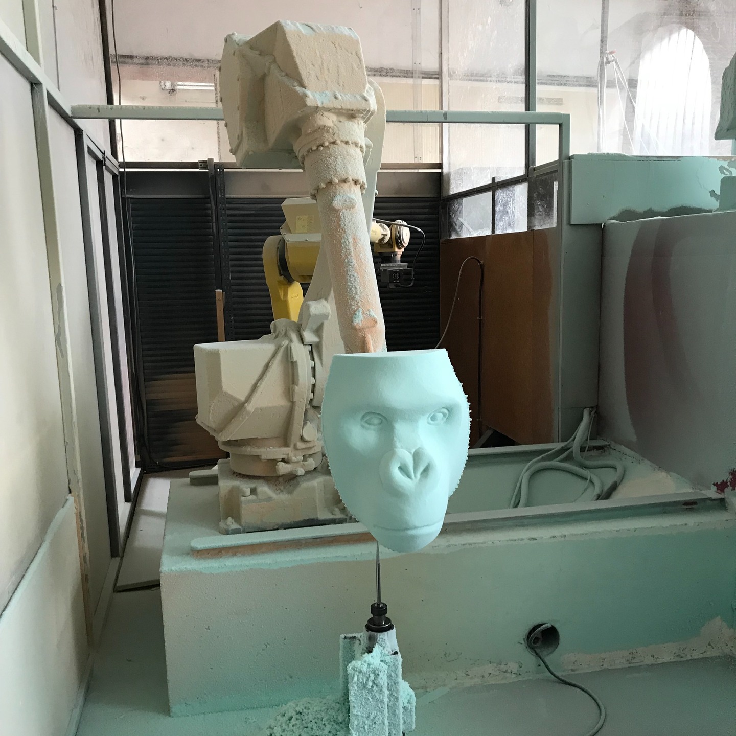 Au creux de la matière, l’œuvre prend vie.
La société AR SCULPT, experte en agrandissement et réduction d’œuvres d’art, façonne ici avec patience “Le Dominant n°5”, actuellement exposé sur Park Avenue à New York.
Fier de collaborer avec des partenaires qui partagent le sens du beau et la précision du détail.
Merci à eux, qui rendent possible l’exposition d’œuvres monumentales dans les rues, partout en France et à l’étranger.
📍AR SCULPT à Aouste sur Sye (26400)
#bassompierre #artiste #savoirfaire #danslescoulisses #monumentales