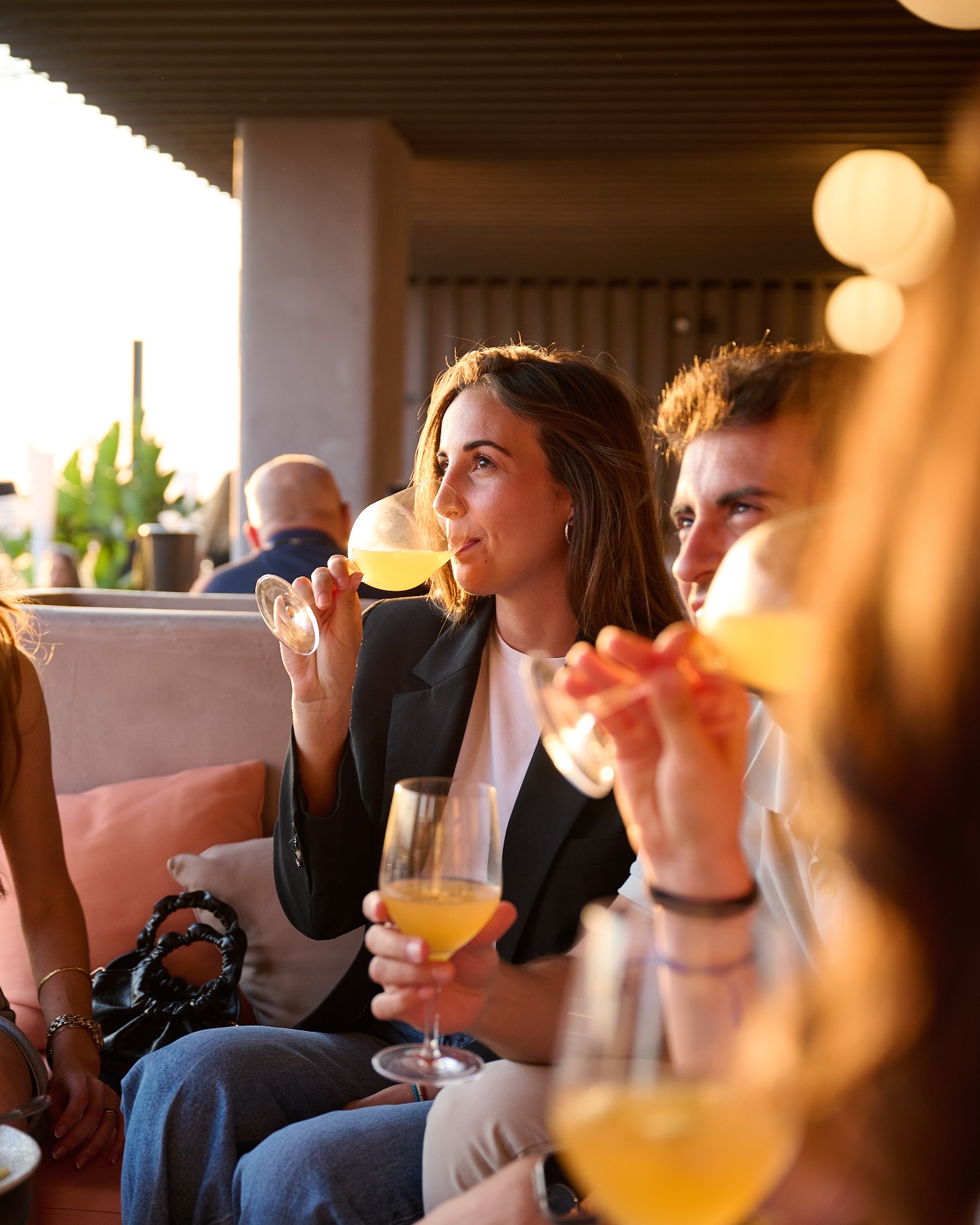 📍 VIP Sunset – Sky Bar
🕒 Horario:
Lunes a jueves: 13:00 – 23:00
Viernes y sábado: 11:00 – 00:00
Domingo: 11:00 – 20:00
Where the city meets the sky.