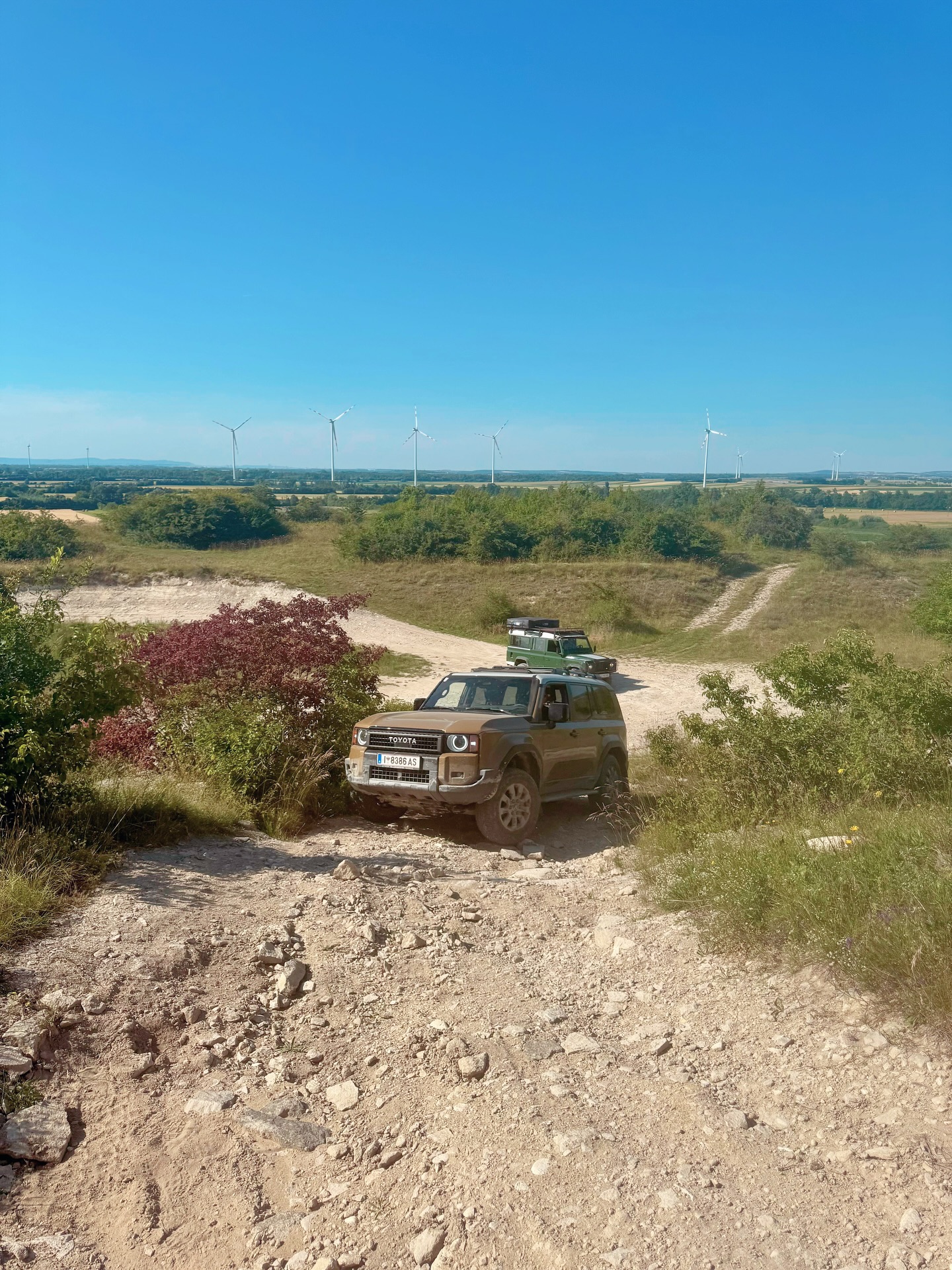Egal ob Legende oder Neuauflage, wir zeigen allen Fahrer*innen wie sie sicher und materialschonend unterwegs sind. 💪🏼
#landcruiser #toyota #landrover #defender #offroad #gelaendewagen #stotzing #training #stotzing #burgenland