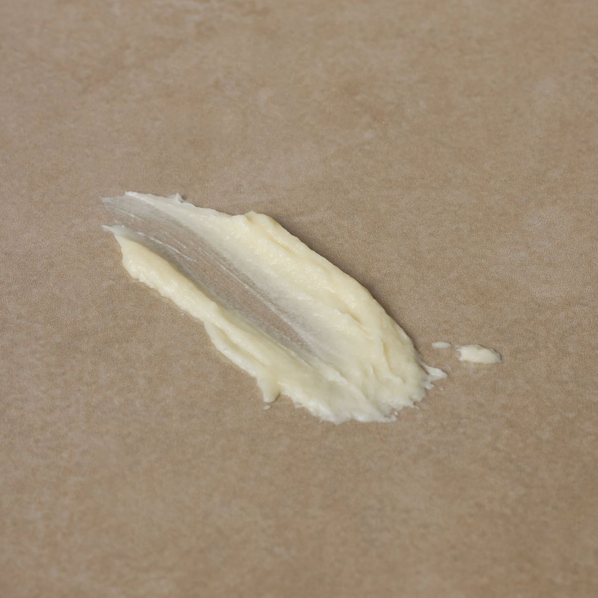 ✨ Soft to the touch. Deep in benefits.
Our Whipped Body Balms may look like clouds — but inside, they’re rich with skin-loving oils, essential vitamins, and healing botanicals.
Choose your ritual:
🤍 Grounded Glow
Warm, earthy, and calming.
Tallow, jojoba, castor & olive oils — infused with vanilla, sandalwood & bergamot. A balm to soothe, soften, and ground both skin and senses.
🍋 Zesty Bloom
Bright, uplifting, and joyfully fresh.
The same nourishing base, scented with lemon verbena, vanilla, ho wood & copaiba balsam. A daily burst of citrus and calm.
☁️ Lightweight, non-greasy, and ultra-restorative —
this is where glow meets grounding.
#BareNaturals #WhippedTallowBalm #NaturalSkincare #SlowBeauty #BodyCareRituals #SkinFood #GroundedGlow #zestybloom #tallow #tallowskincare