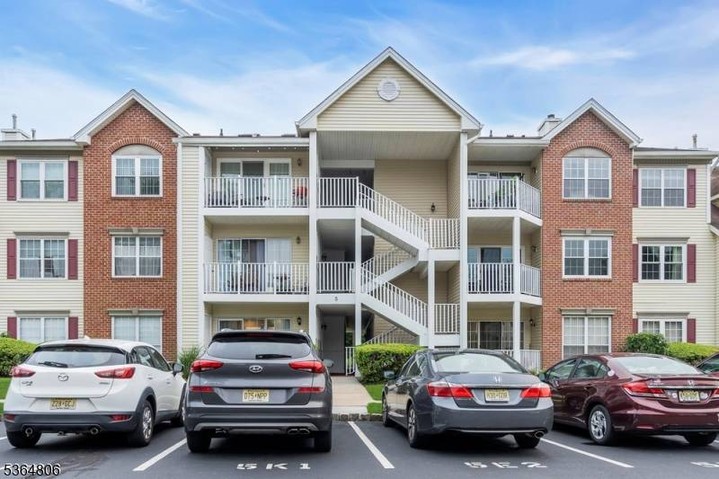 ✨ Your low-maintenance lifestyle starts here! Step into this freshly renovated 2-bedroom, 2-bath first floor townhome at 507 Red Crest Ln, Branchburg. Custom kitchen with Stainless Steel appliances, modern fixtures, sun-filled living spaces, large walk-in closet - all set in vibrant saught after Society Hill with its pool, tennis, clubhouse, and scenic walking paths. Top-rated schools & commuter-friendly location make this a must-see!
Don’t miss out—tour today: https://njkleinteam.com/d8rcaa62
#NJRealEstate #SocietyHillLiving #OpenHouse #FirstTimeBuyer #BranchburgHomes