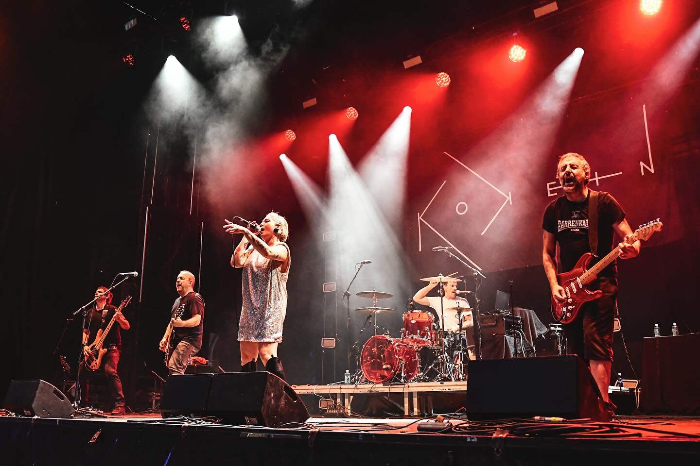 MILA ESKER EIBAR! 🔥❤️🔥
Atzo herrixan bizitakua benetan berezixa izan zan zuei esker. Mila mila esker danori!
Lo que vivimos ayer en nuestro pueblo fue muy especial gracias a vosotrxs. Muchísimas gracias!
📷 @eideriturriaga