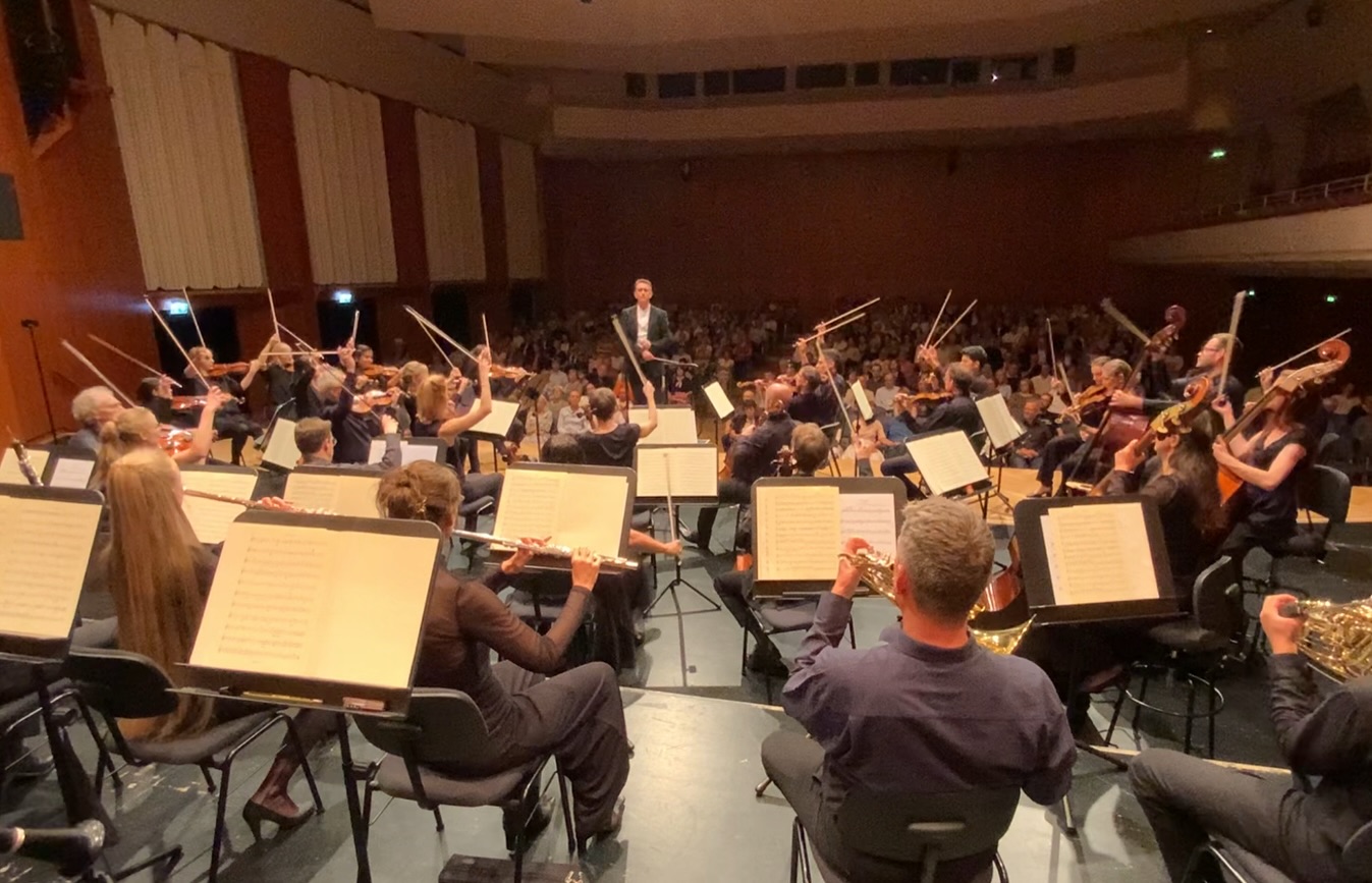 …about yesterday…
VIELEN DANK, liebes Publikum, für den wunderbaren „UNBESCHWERTen“ gemeinsamen Abend! 🙏☺️
1.6.25 UNBESCHWERT
AALEN Festival Orchester
Gero Wittich I Dirigent
#aalenfestivalorchester #AAFO #Konzert2025 #gerowittich #aalen #ostalbkreis #stadthalleaalen #klassik #stadtaalen #aalenkulturundevent #musikfürdieseele #musikfürsherz #hiddenchampions