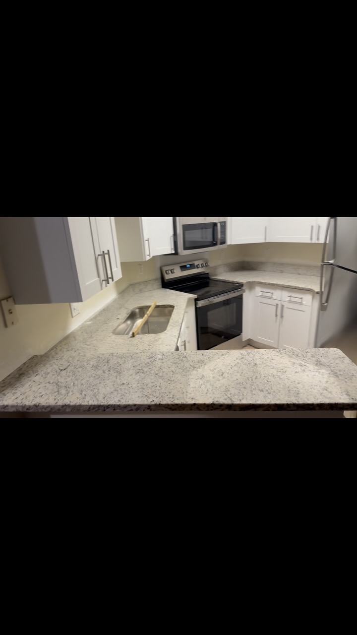 ✨ Happy Friday from Elegant Marble & Granite Design!
Looking to upgrade your kitchen or bathroom? Today is the perfect day! Stop by and explore our stunning selection of Quartz slabs — find the perfect piece to elevate your space.
📍 Visit our showroom today!
📞 Call or Text: 813-786-7399 / 813-391-0764
⸻
#ElegantMarbleAndGraniteDesign #GraniteCountertops #QuartzCountertops #TampaGranite #StoneDesign #KitchenRemodel #BathroomRemodel #HomeRenovation #FridayVibes #FridayInspiration #MarbleLovers #QuartzDesign #TampaHomes #CustomCountertops
