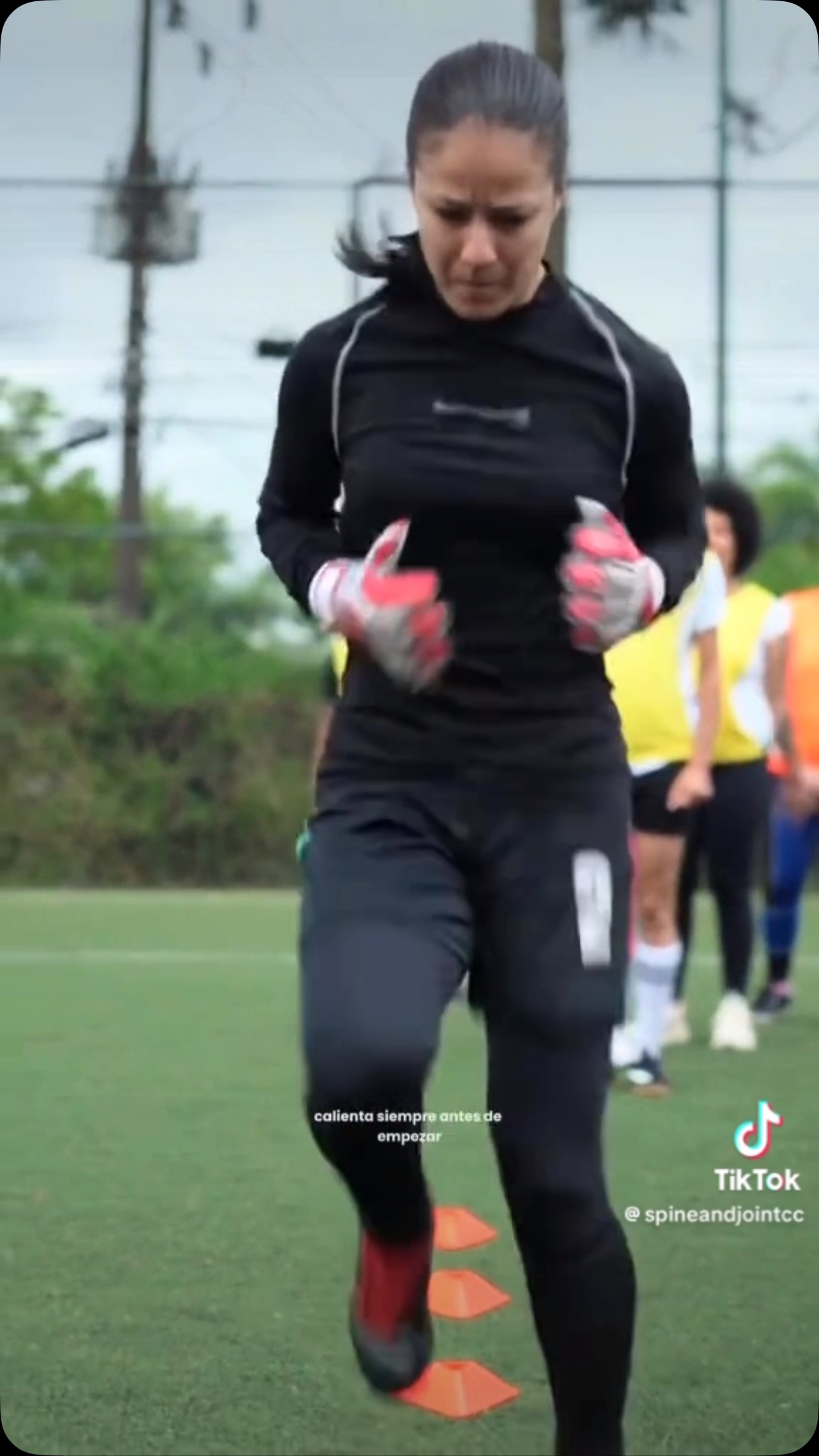 Practicar deporte es increíble…�Pero las lesiones pueden aparecer incluso si haces todo “bien”.
Una revisión ortopédica preventiva puede detectar desequilibrios, sobrecargas o factores de riesgo antes de que se conviertan en lesiones.
En Spine and Joint ayudamos a atletas y deportistas a moverse mejor y recuperarse más rápido.
📍Visítanos en Río de la Plata 113, Del Valle, 66220 SPGG, N.L.
📲WhatsApp: https://wa.link/jtlyfx o al 81 2612 7656/8186807970
#Deportes #lesionesdeportivas #fypシ゚ #gymrat