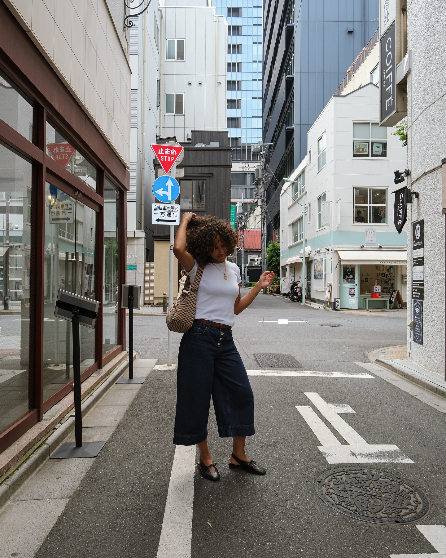 I feel like the vintage checkered fabric can look a bit intimidating to style… So here is a bit of inspo to show you that it’s actually pretty easy and versatile🤍
—
Restocking tomorrow, June 9th at 20h00💌
