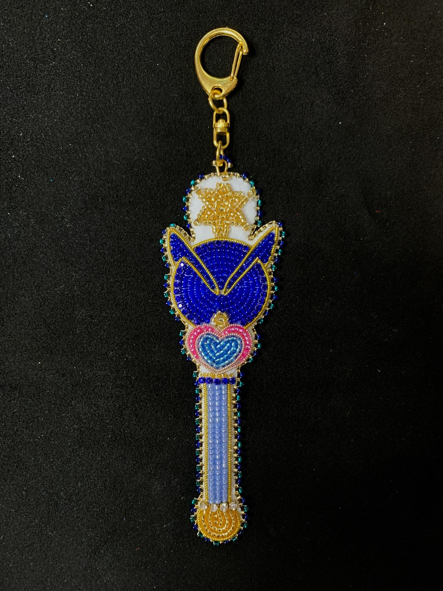 🗡️Sailor Uranus pen wand keychain🗡️
Guardian of the Sky, Heavens and Wind. The more I rewatch the different series/movies, the more I’ve realized as an adult that the outer senshi is SUPER underrated! They’re badasses and hella strong in their attacks. Who’s your favorite scout and why? Drop a comment below 👇I’m so curious to know 🤓
Edit: SOLD. Like what you see? DM for a custom order✨
#beaded #beadedkeychain #sailoruranus #sailormoonkeychain #beadwork