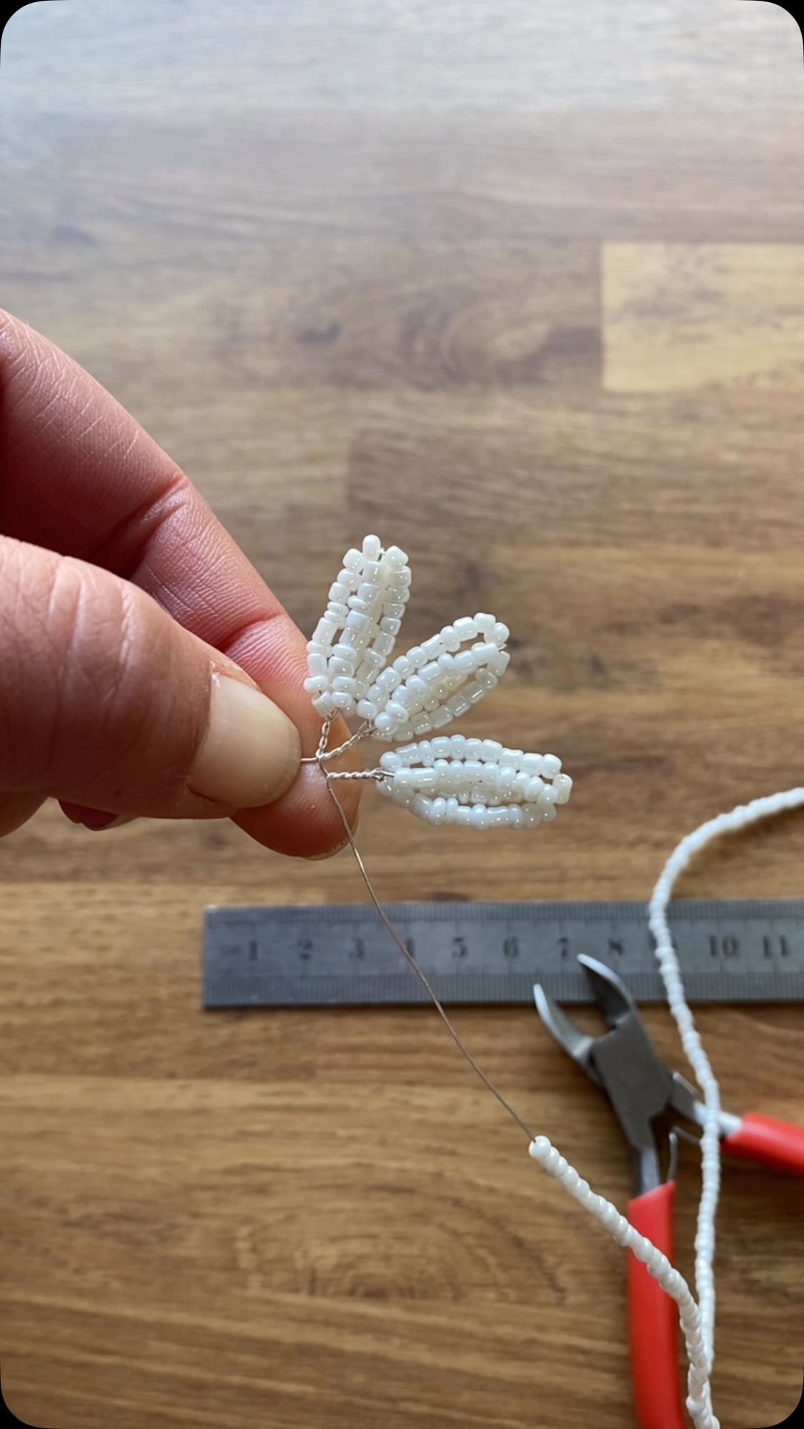 Making petals! We have some great tutorials on our website to help and guide you through making your Beaded Garden flowers.
#thebeadedgarden #tutorial #beadingtutorial #beadedflower #beadflower #howto