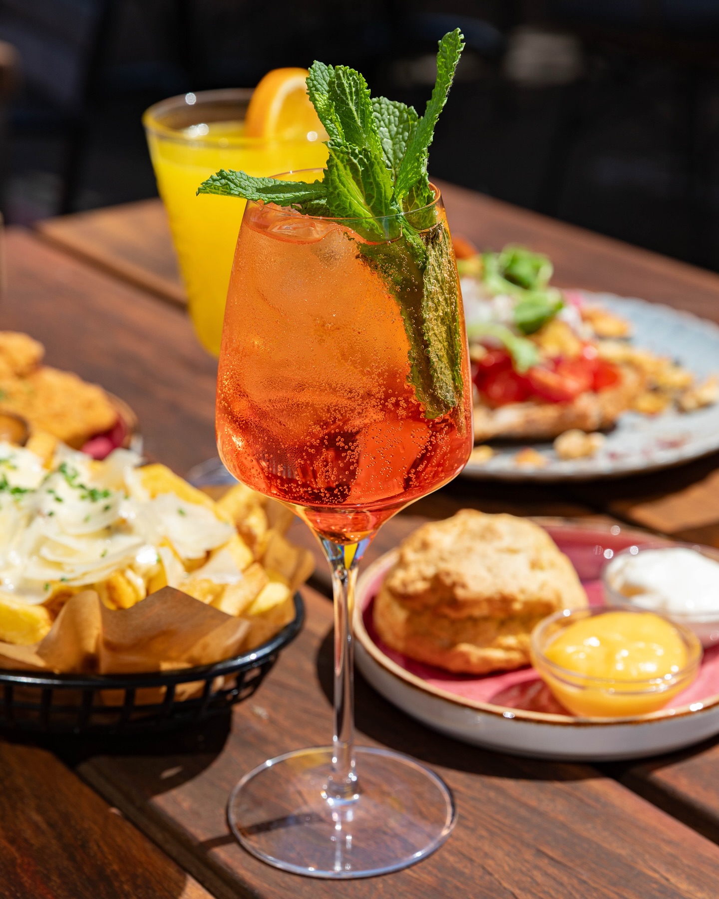 Zon, een goed plekje op het terras en een lekker koud drankje, meer heb je niet nodig toch? 🍹😜
#food #drinks #borrel #terras #zomer