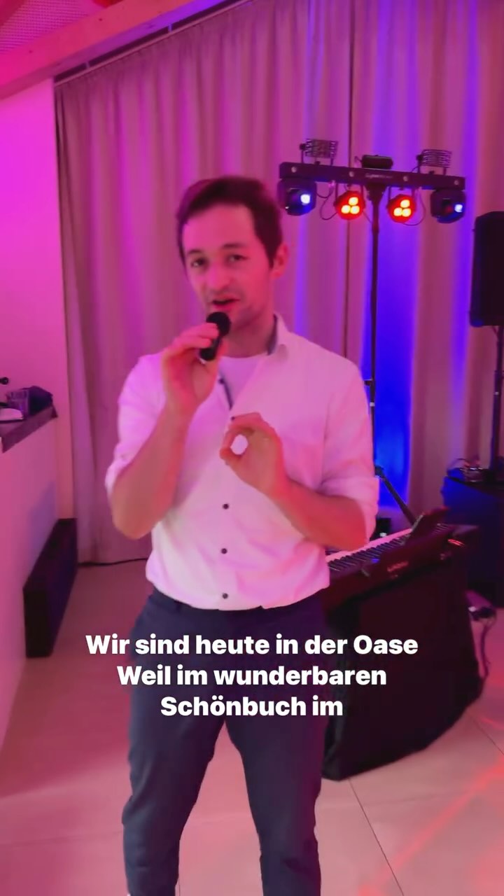 🎧 Tech setup for today’s wedding:
We’re running our basic sound package – with
🔊 two full-range speakers &
🔉 one subwoofer (a second one is available as an upgrade).
A second set of mobile, battery-powered speakers is also included for the reception/cocktail hour outside.
💡 Light setup includes
🕹️ one party light stand (this is the Gigbar Move Plus, with moving lights),
✨ and 6 ambient uplights for a warm atmosphere.
📦 The extended light package adds
➕ a second Gigbar Move Plus
➕ plus a lighting controller for precise control.
Optional: More ambient uplights available on request – depending on venue & mood.
⸻
🎧 Technik-Setup für die heutige Hochzeit:
Wir nutzen unser Basispaket Ton – bestehend aus
🔊 zwei Fullrange-Lautsprechern &
🔉 einem Subwoofer (ein zweiter ist optional zubuchbar).
Ein zweites Set mobiler, batteriebetriebener Lautsprecher ist ebenfalls für den Sektempfang draußen inklusive.
💡 Für die Lichtstimmung sorgt
🕹️ ein Partylicht-Stativ (das ist die Gigbar Move Plus – ein kompaktes System mit bewegtem Licht),
✨ sowie 6 Ambiente-Lichter für stimmungsvolles Uplighting.
📦 Im großen Lichtpaket gibt’s
➕ eine zweite Gigbar Move Plus
➕ plus Lichtcontroller für gezielte Steuerung.
Optional: Weitere Ambiente-Lichter zubuchbar – je nach Location & Wunsch.
⸻
#WeddingSetup #EventGear #DJSetup #WeddingDJ #SoundAndLight #AmbienteLicht #GigbarMove #EventLighting #LichtUndTon #HochzeitsDJ #Uplighting #Eventtechnik #MobilerDJ #ReelSetup #TechReel
