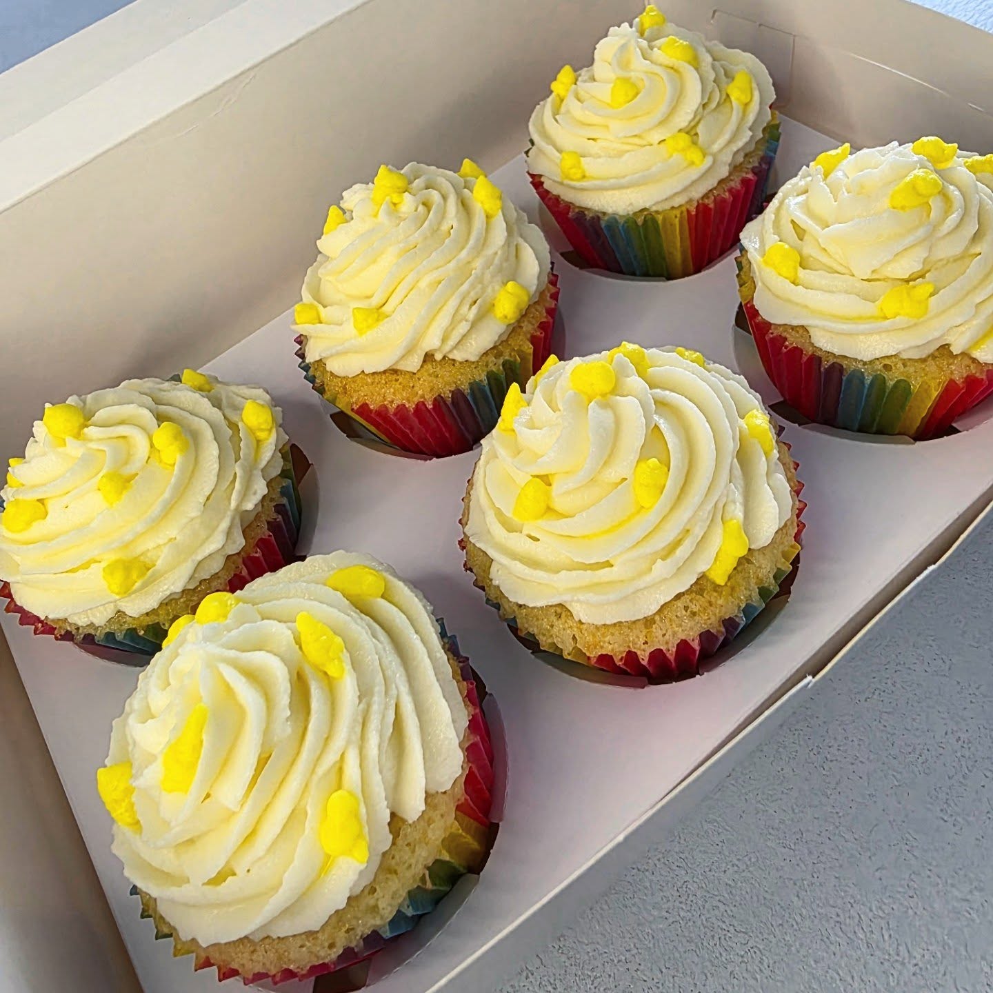 Lemon season 🍋
Lemon cupcakes with mascarpone frosting 💛
.
.
.
.
#cupcakes #lemon #lemondessert #strijen