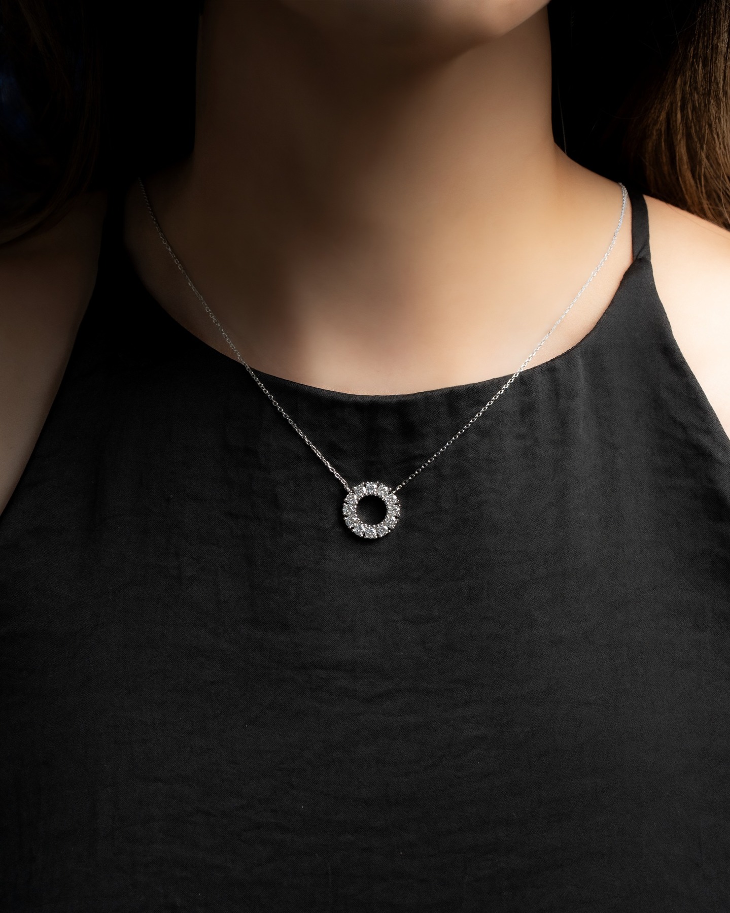 Introducing The Oralis Halo - a timeless circle of brilliance crafted with moissanite diamonds and set in white gold plated sterling silver. Elegant, ethical, and endlessly luminous.
Would you wear this with your everyday glow or save it for a special night out? 💫
#oralis #oralisjewels #disruptingdiamonds #diamondnecklace #unapologetic #ethicaljewellery #dubai❤️ #dubailiving #moissanitediamond #jewellerymaker #luxuryliving #diamondjewellery #moissanite #necklacesofinstagram