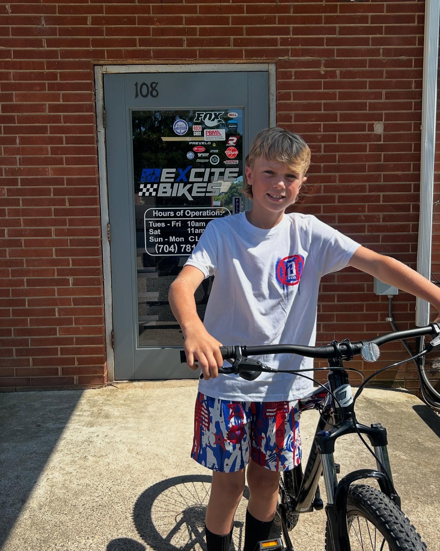 We are so excited to see Avett growing into his first full size bike! He and his family chose the Jamis Trail X A1, it’s an aluminum hardtail with 27.5” tires, 1x drivetrain, and Tektro hydraulic disc brakes. A huge upgrade for him and he was all smiles after test riding it!! @jamisbikes #newbikeday