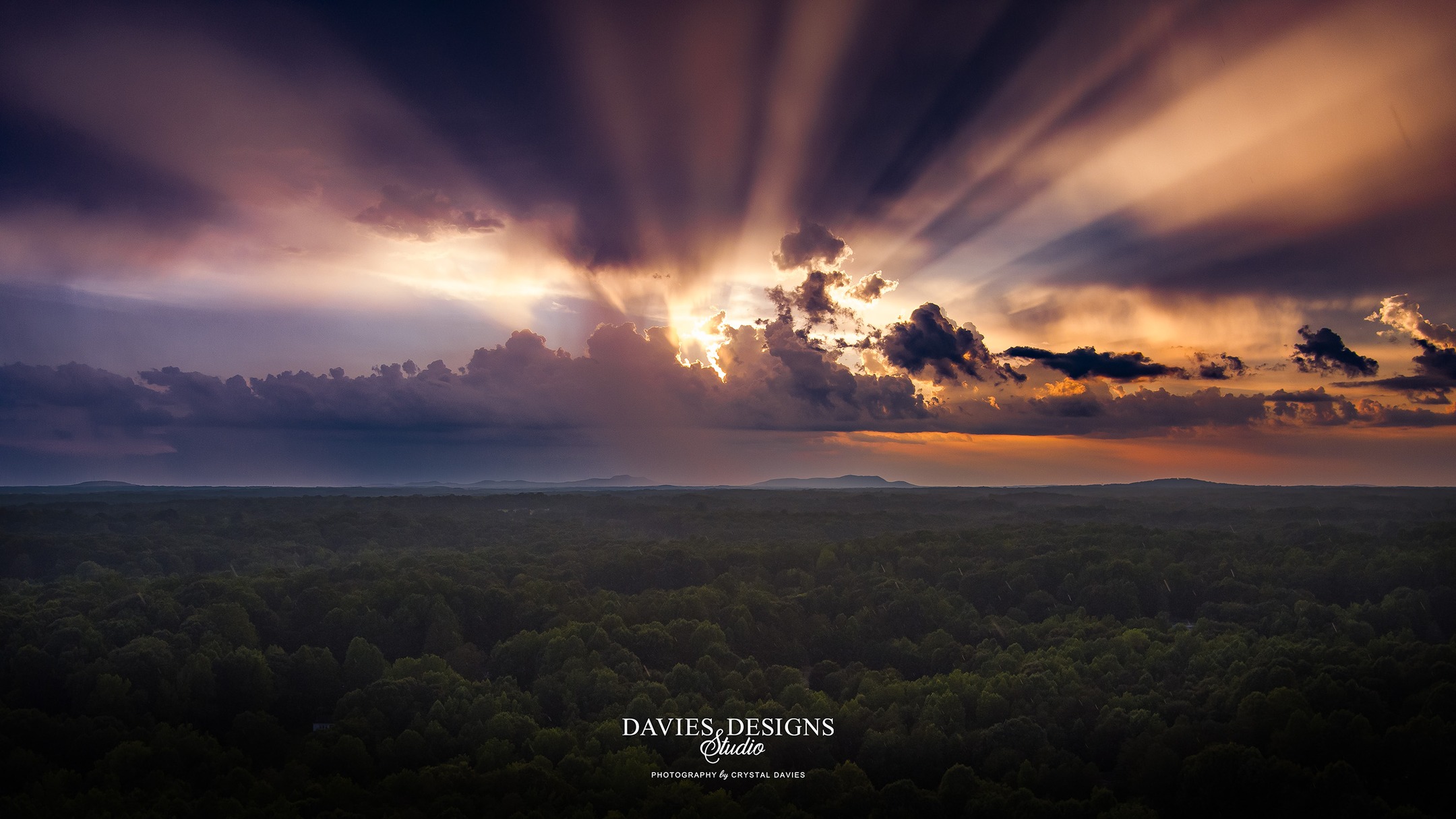 Last night's Carolina sky! It was gorgeous after the storms rolled through! 😍
#dronephotography #dronephotographer #dronephotooftheday #lakewylie #SouthCarolina #belmontnc #lakewylieliving #DaviesDesignsPhotography #DaviesDesignsStudio