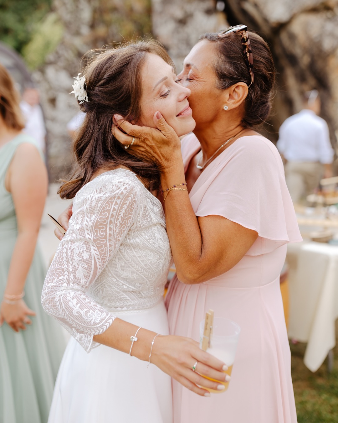 đĄ IdĂ©e pour votre cocktail : une attention pleine dâĂ©motion
âšLors de leur mariage, Laura et Maxime ont eu une dĂ©licate attention qui a marquĂ© les esprits : un petit mot personnalisĂ© pour chacun de leurs invitĂ©s đ
âšAccrochĂ©s sur un fil pendant le vin dâhonneur, ces messages remplis dâamour, de souvenirs ou de remerciements ont Ă©mu plus dâun invitĂ© ! Une idĂ©e simple, mais tellement touchante, qui a rendu ce moment encore plus fort.
Et vous, quelle petite attention aimeriez-vous glisser Ă vos proches le jour J ? âš
ââ
#cadeauxinvités #ideecocktail #preparatifsmariage #melanievauryphotographe #photographeoise