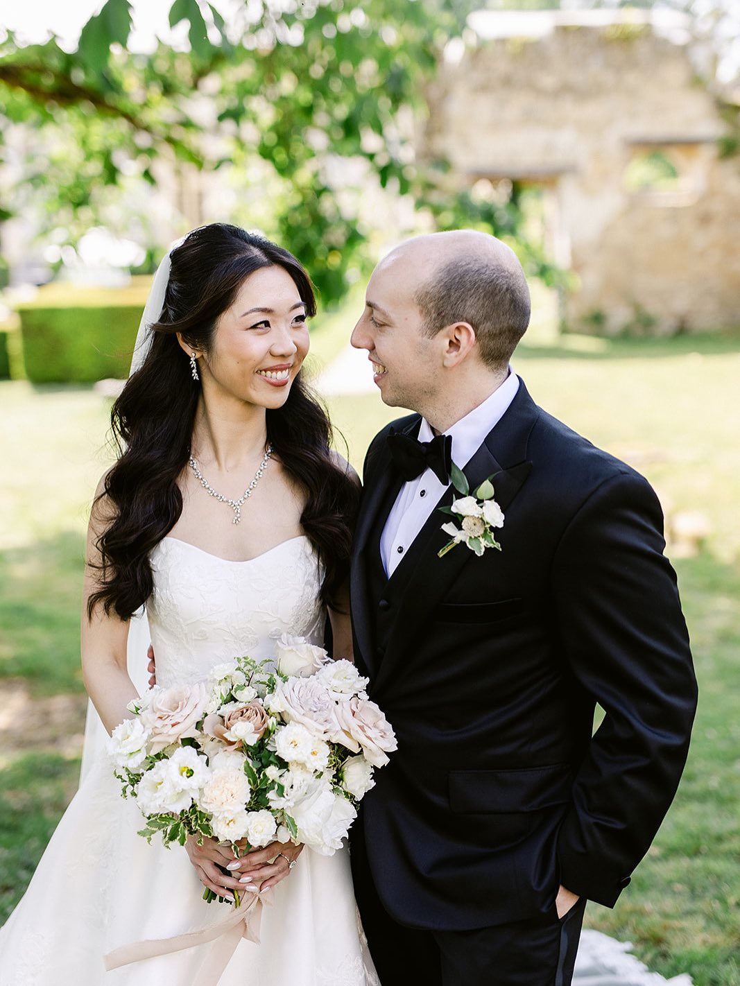 Vivian & Matt’s May wedding @chateaudevallery took place over a perfect few days in Burgundy.
A quick look back on this beautiful ceremony under the Sycamore tree.
Planning & Design @bonjourweddings.fr
Venue @chateaudevallery
Wedding day catering @grandchemintraiteur
Photography @jeremie_hkb
Videography @jinoagnelli
Band & DJ @thebeatchiefs
Technics @bounz.events
Fireworks @cduval77890
Florals @menthe.sauvage
Rentals @velvetrendezvous @options_orleans @maison_options @renonlocation
Beauty @alesiasolo.co
Ceremony @theparisiancelebrant
Catering @maisondepreytere
Wine tasting @winebysteph_
Cocktails @cocktailadom
Content creation & assistant planner @theannaplanner
Assistant planner @joelle_shadeswaves_wedding
@g.vivian.g @micohen789