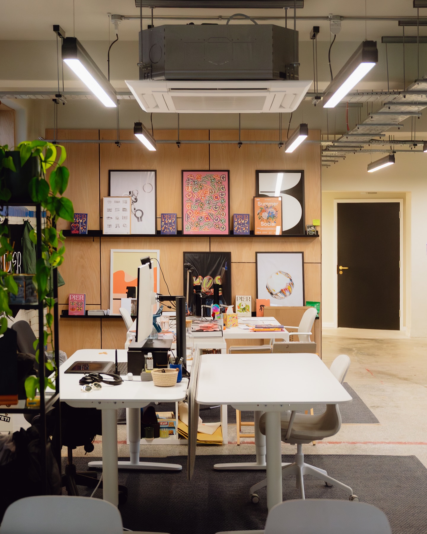 Are you looking for an office space/desk in Bournemouth?
@studio_wood_uk bright and welcoming ground floor space, The Bakery, is ideal for creatives, makers, and innovators looking for a relaxed, collaborative work environment.
Flexible sit/stand desks are available from £325/month, with the option to rent the entire floor for the right team.
For more details or to arrange a visit, get in touch with sophie@studiowood.co.uk.