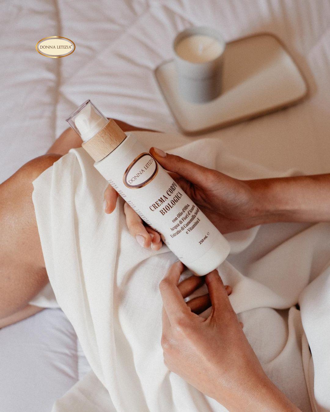 Coccola la tua pelle con la nostra Crema Corpo Biologica. ✨
Profumata e setosa, arricchita con ingredienti biologici e naturali. L’acqua di fiori d’arancio, l’olio di oliva biologico, la vitamina E e gli NMF vegetali donano nutrimento profondo e una meravigliosa sensazione di morbidezza.
Un gesto quotidiano che fa la differenza! 🌸
▶ Ingredienti: olio d’oliva bio, acqua di fiori d’arancio, crusca di riso, vitamina E, NMF vegetali
📍 Via della Padula, 251 - 57124 Livorno (LI)
🌐 www.donna-letizia.it
🛒 www.donnaletiziashop.com