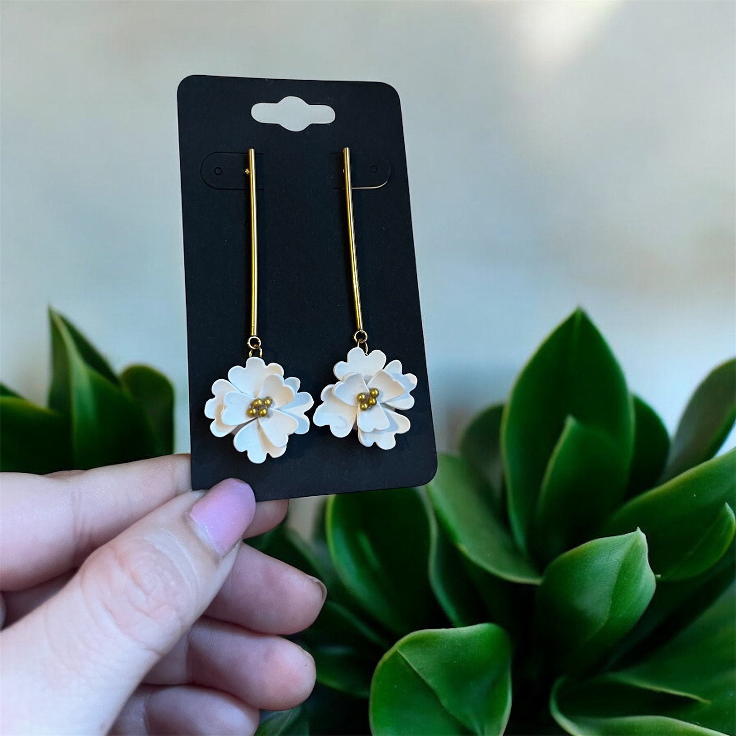 No matter the szn floral always 🌺 💁♀️
Which one is your favorite? Comment 👇 or vote!
Handmade with love. Hecho con amor.
#handmadeearrings❤️ #handmadeflorals #polymerclayearringsideas #polymerclaycraft #polymerclayofinstagram #polymerclayartistsofinstagram #handcraftedjewelry