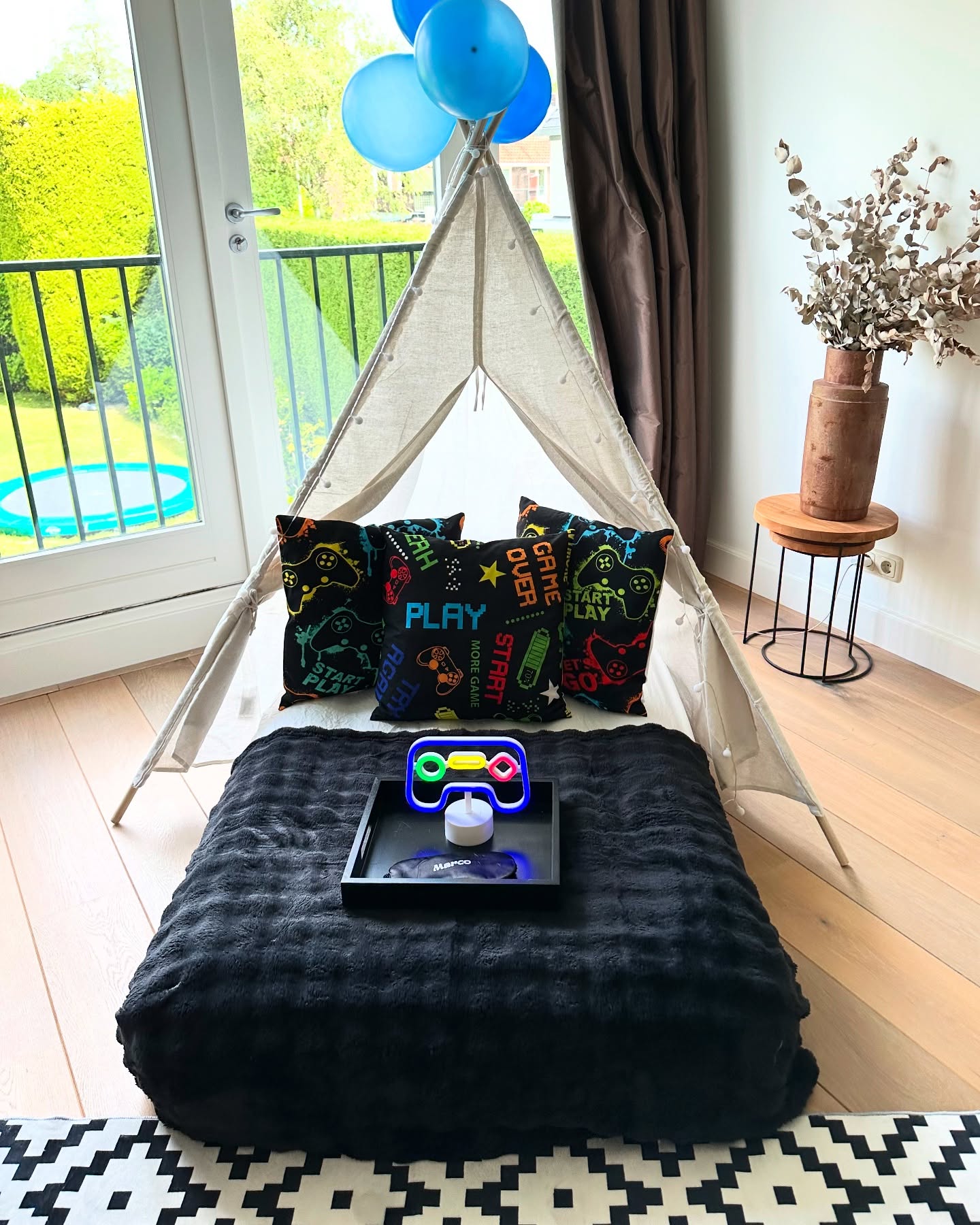 Game on… party for one? We’ve got you covered. This fun, bold theme is guaranteed to level up any celebration. And the best part? We offer over 12 unique themes to choose from. If you don’t see exactly what you’re looking for, we also take custom requests. Let’s bring your party vision to life!
#GameOnParty #TeepeeParty #KidsPartyIdeas #PartyPlanner #CustomParties #MiniMunchkins #AmsterdamKidsParty