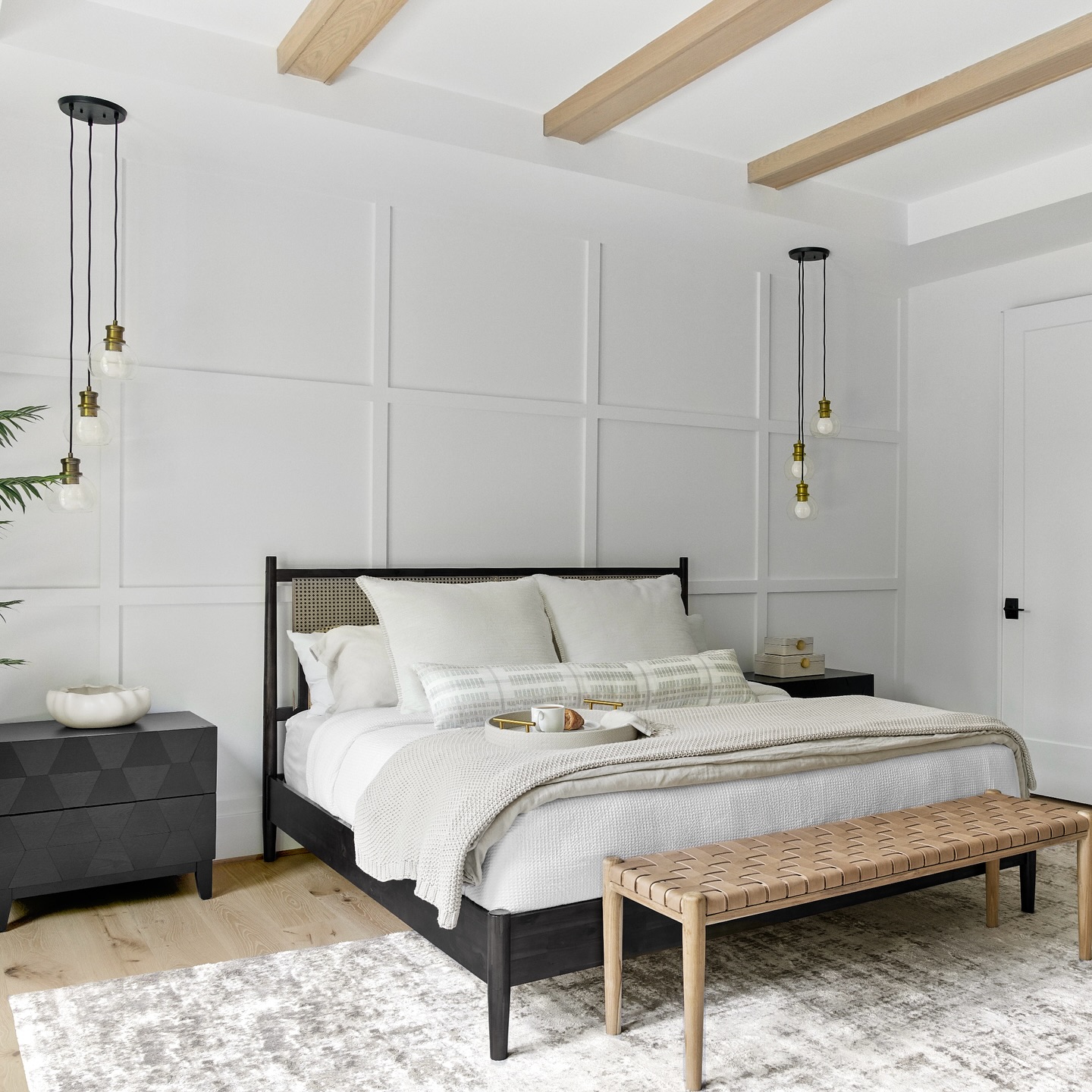 Minimal. Unforgettable. This is how quiet luxury makes a statement. 🖤
Follow @shoandco for interiors that live beautifully.
#ShoAndCoStyle #QuietLuxury #ModernBedroom #TextureMatters #NeutralHome