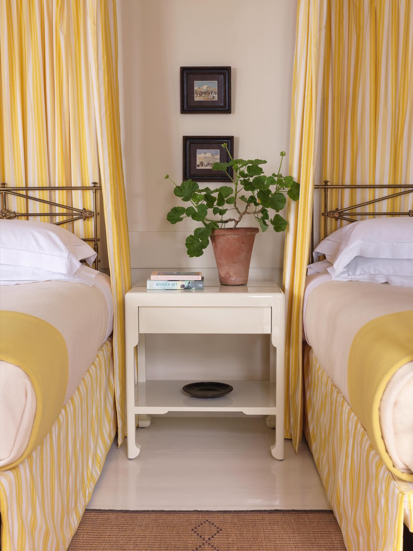 Delighted to launch our new Gazebo collection with @thelacquercompany. A small selection of furniture: coffee tables, consoles, desks, bedside tables and trays – hopefully everything you need!
https://www.thelacquercompany.co.uk/pages/veere-grenney