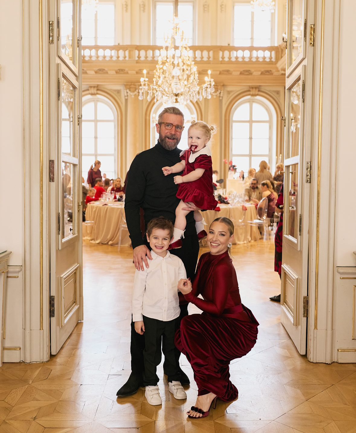 Keď priestor, dizajn a styling hovoria jedným jazykom….
Milujeme detaily a ich vzájomnú prepojenosť a keď sa všetko zladí ešte aj s dress codom hostí je to #perfectmatch 🤍
Dokonalosť sa skrýva v detailoch…
Photo credit: @mariehasonphotography
.
.
#perfectmatch #nadezailochzalezi #eventdesign #nina2 #bdayparty