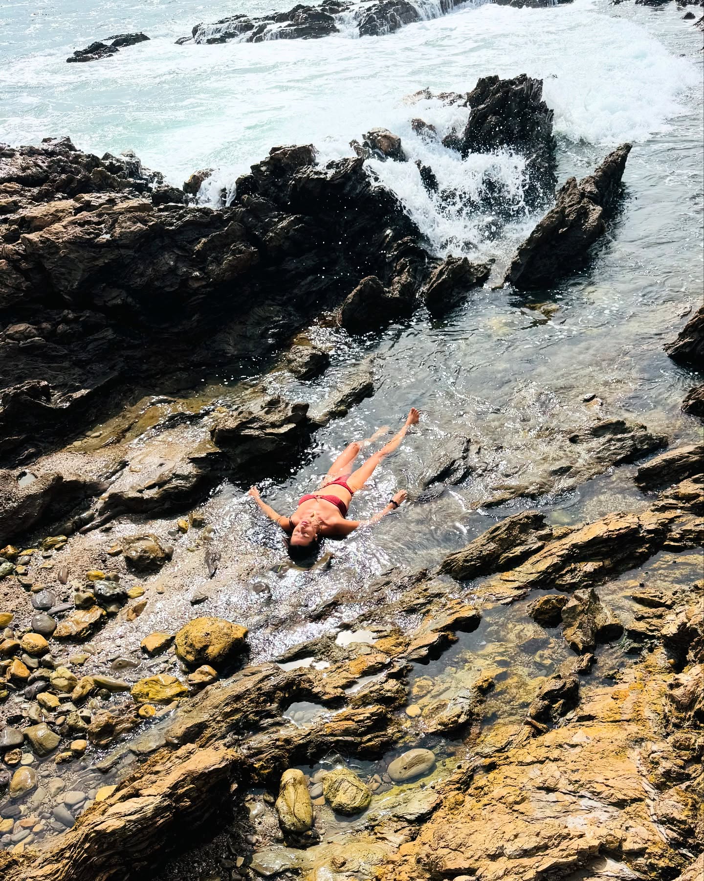 Naturaleza. Familia. Mar. Montaña. Paz.
Grateful to keep discovering the wonders of this land, together with loved ones.
Never cease to be amazed by the enormity of God, manifested in the love between people, untouched landscapes, and the quiet beauty of being.
The simple things in life: sharing a tent with my sisters and mom, star gazing, attending my sister’s graduation, losing my breath while hiking into the mountains, and feeling the waves crash against my body.
#slowliving #lovingCommunity #usalandscapes #americannature #lafamilia