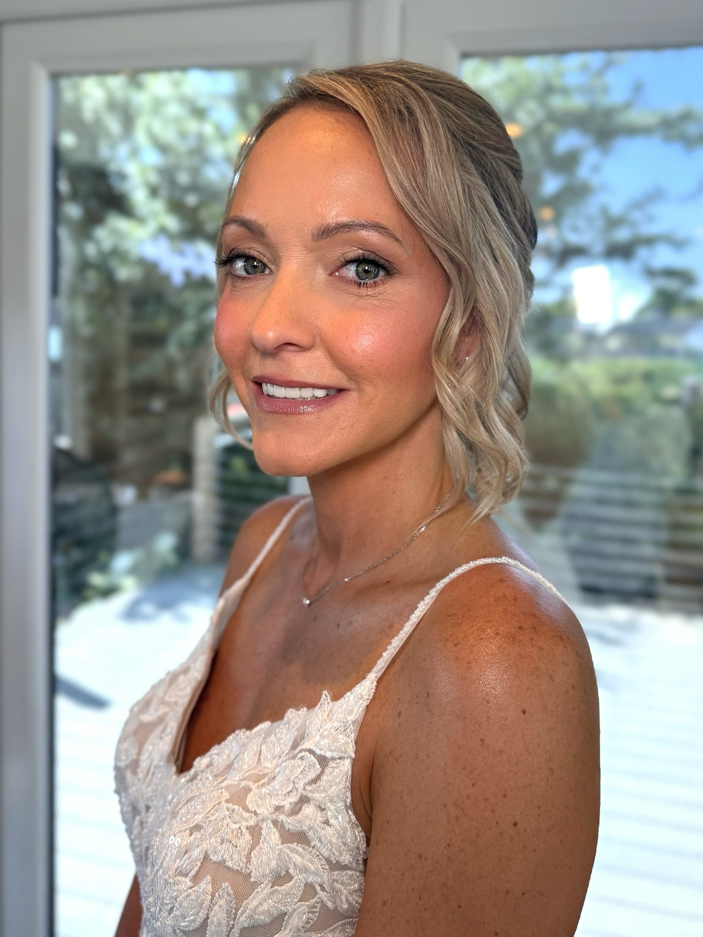 CARLA✨👰🏼♀️ My beautiful glowing bride carla who was just an absolute dream from first enquiry to the wedding day🤍 Whilst we had a lot of girlies to glam I couldn’t of done it without my lovely @luxe_hair_makeup assisting me!
Carla put her full trust in me and we made no changes from her trial makeup and I just love this timeless glowy bridal makeup ✨
It was an absolute honour to be a part of Carlas special morning. I can also now add tiktok filming to my cv 😂 still not there yet with doing my own but I can sure help you guys out in filming them!!
Venue: @theferryhouseweddings
Hair: @hairbykatiecrabb