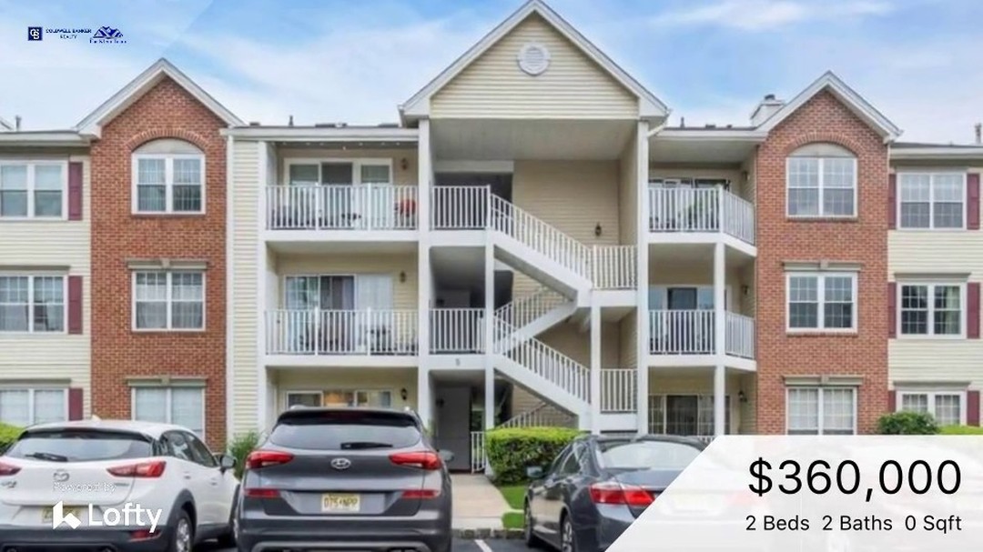 Dreaming of easy, modern living? 🏡✨ Step into this sharply renovated 2-bed, 2-bath townhome in Society Hill, Branchburg! Enjoy a bright open floor plan, custom kitchen cabinetry, a stunning primary suite with walk-in closet, plus in-unit laundry. Community perks include pool, tennis courts & walking paths! 🎾☀️
Perfect location—top schools, commuter-friendly, shops & dining just minutes away.
Ready for a fresh start? See more: https://njkleinteam.com/d8rc9dz7
#BranchburgLiving #TownhouseGoals #ForSaleNJ #MoveInReady #SocietyHill